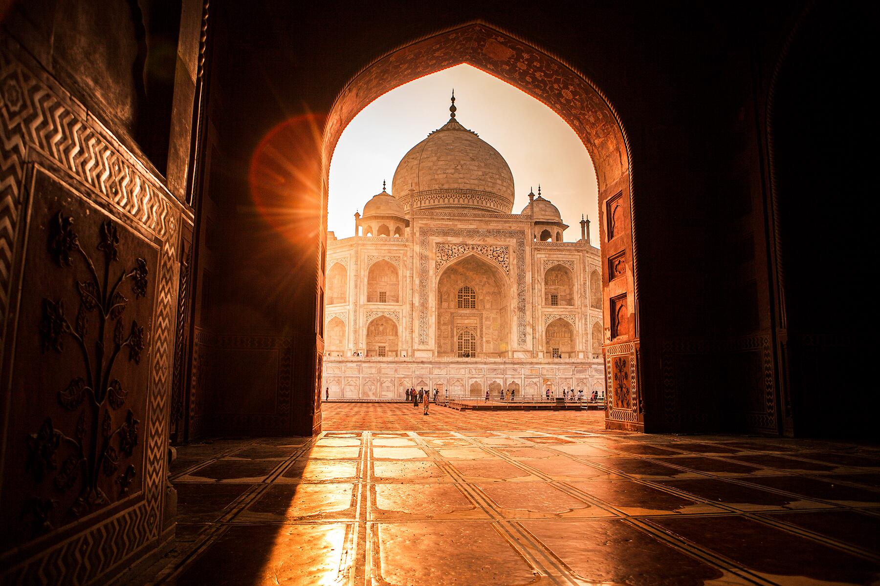 01_MagnificentStructuresIndia__TajMahal_shutterstock_723246211