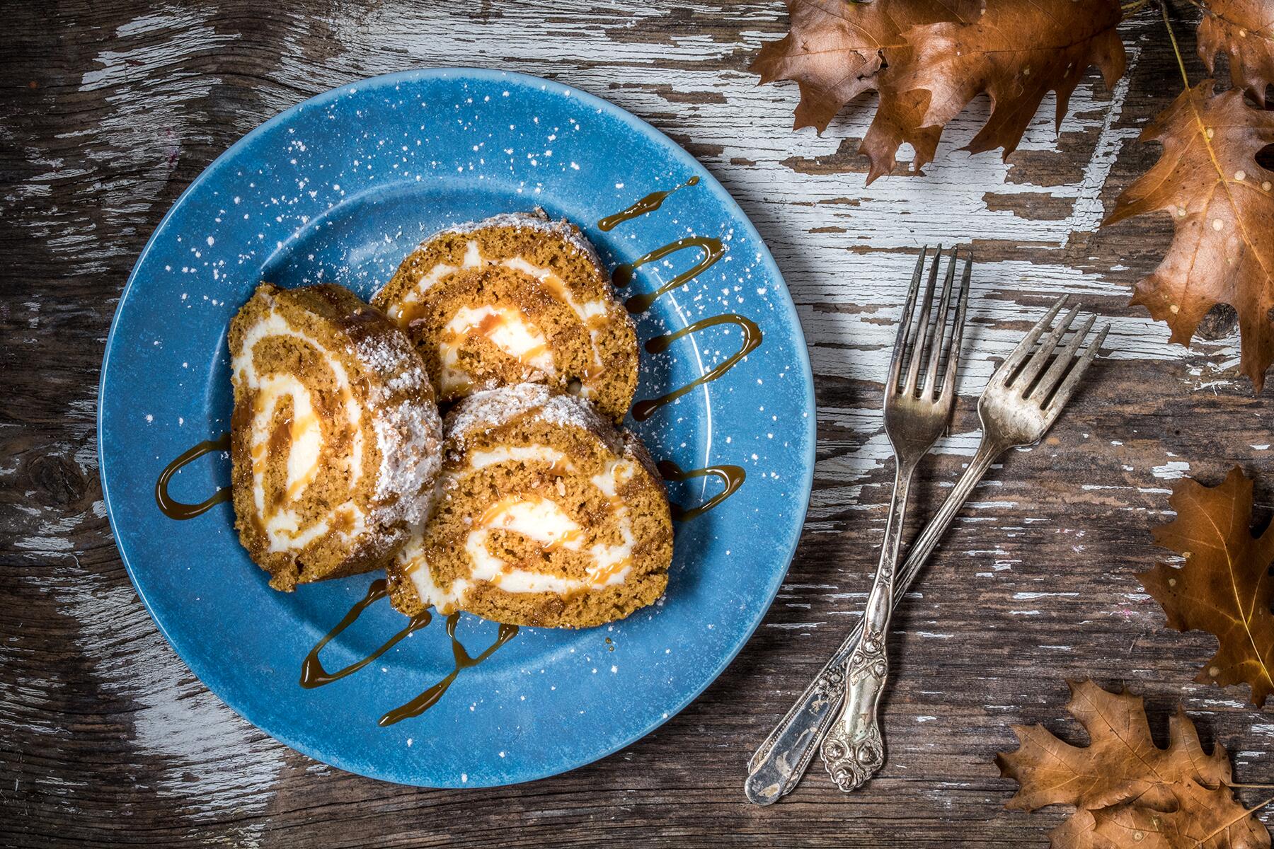 06_WhatWillYouCookNext__PumpkinRoll_shutterstock_488483125
