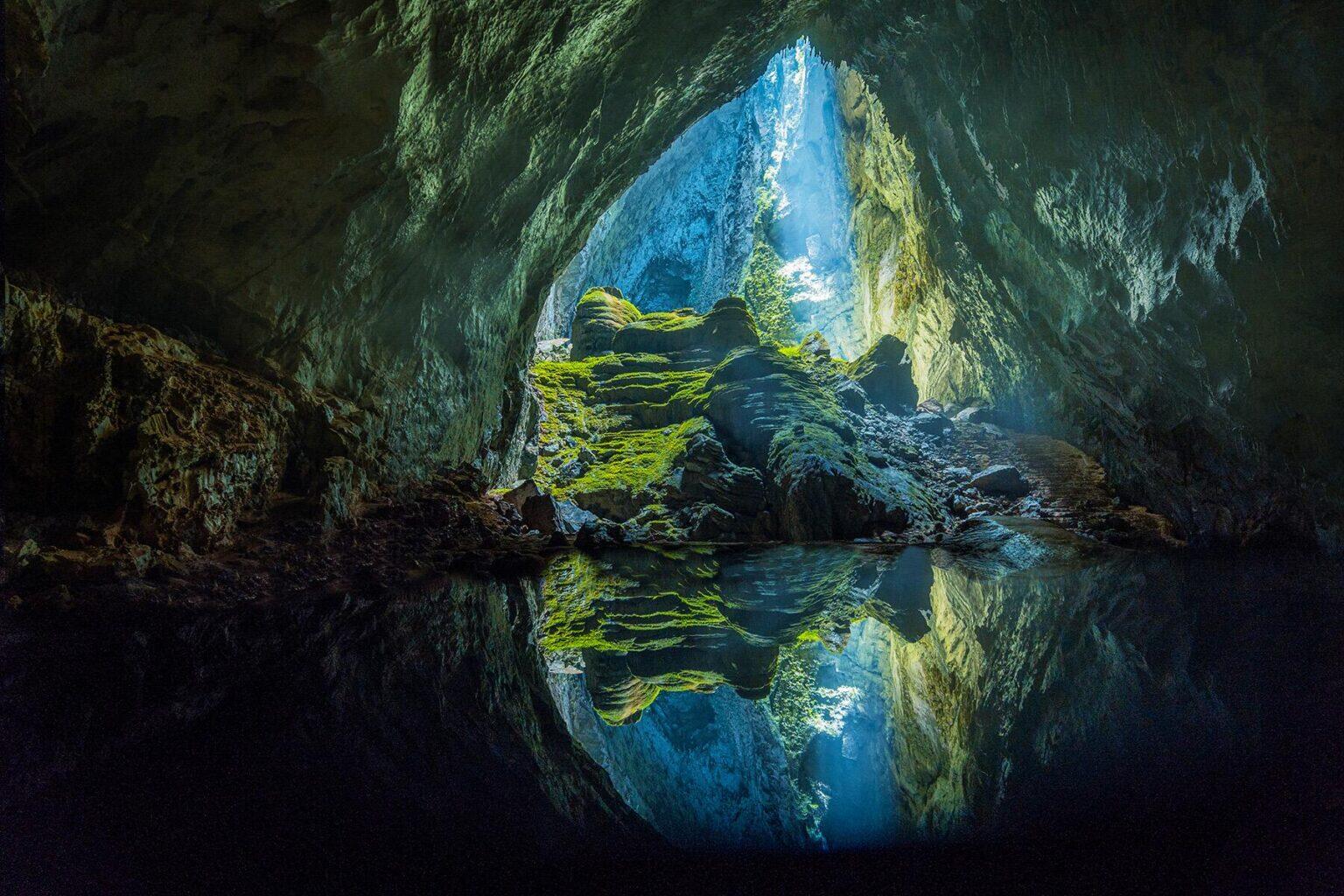10 Incredible Underground Lakes Around the World