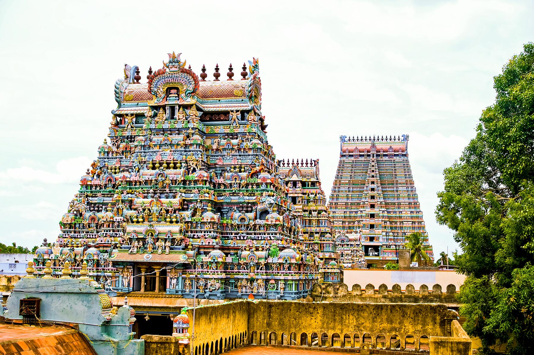 09_MagnificentStructuresIndia__MeenakshiAmmanTemple_shutterstock_1239792856