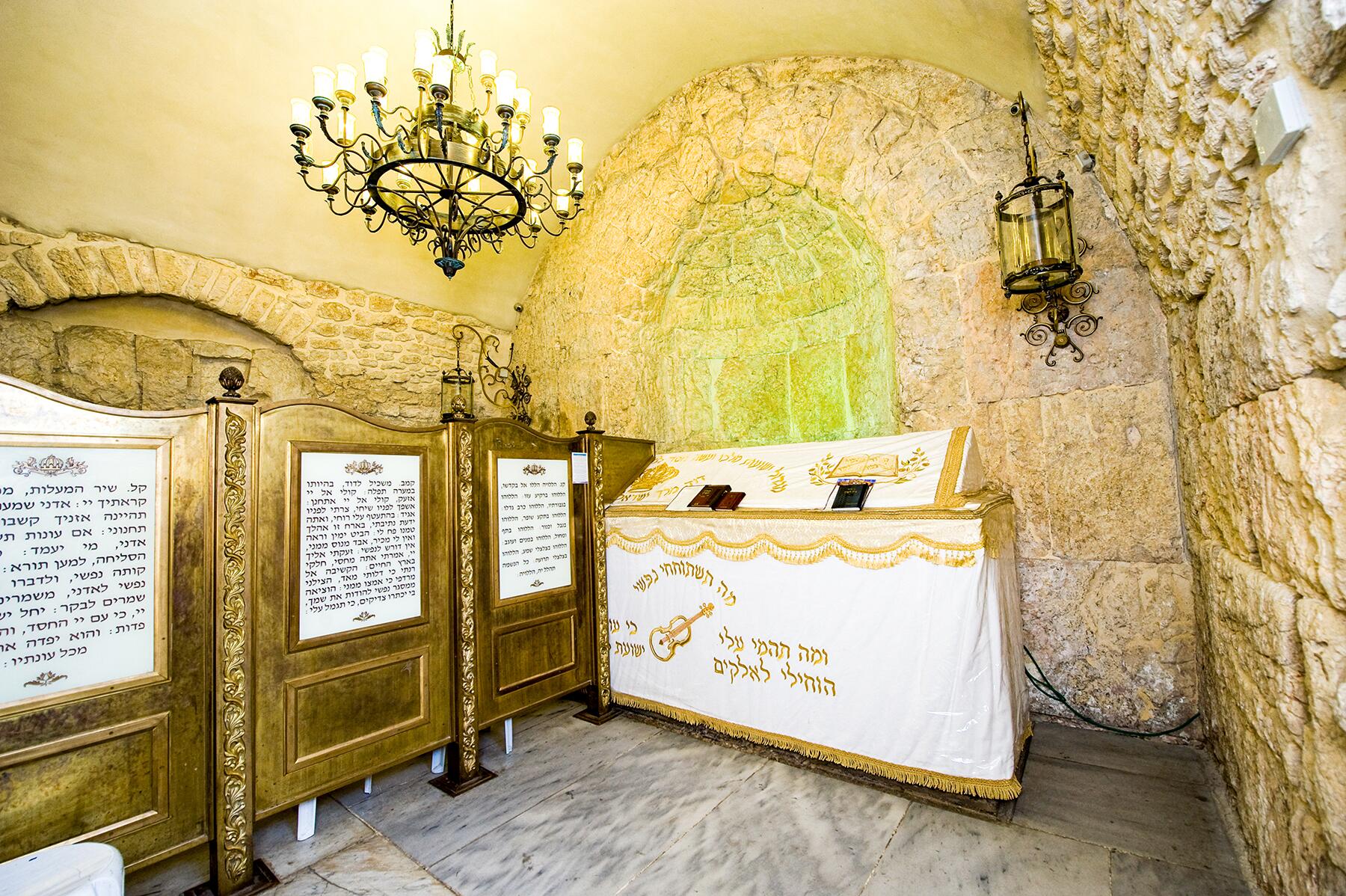 10_IsraelHistoricSights__TombofKingDavid_4.) shutterstock_253777105