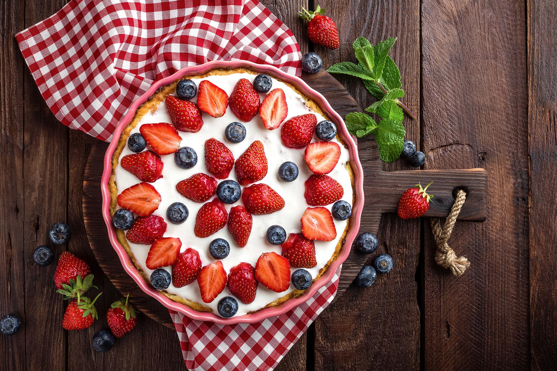 10_WhatWillYouCookNext__CreamPie_dreamstime_xxl_93272936