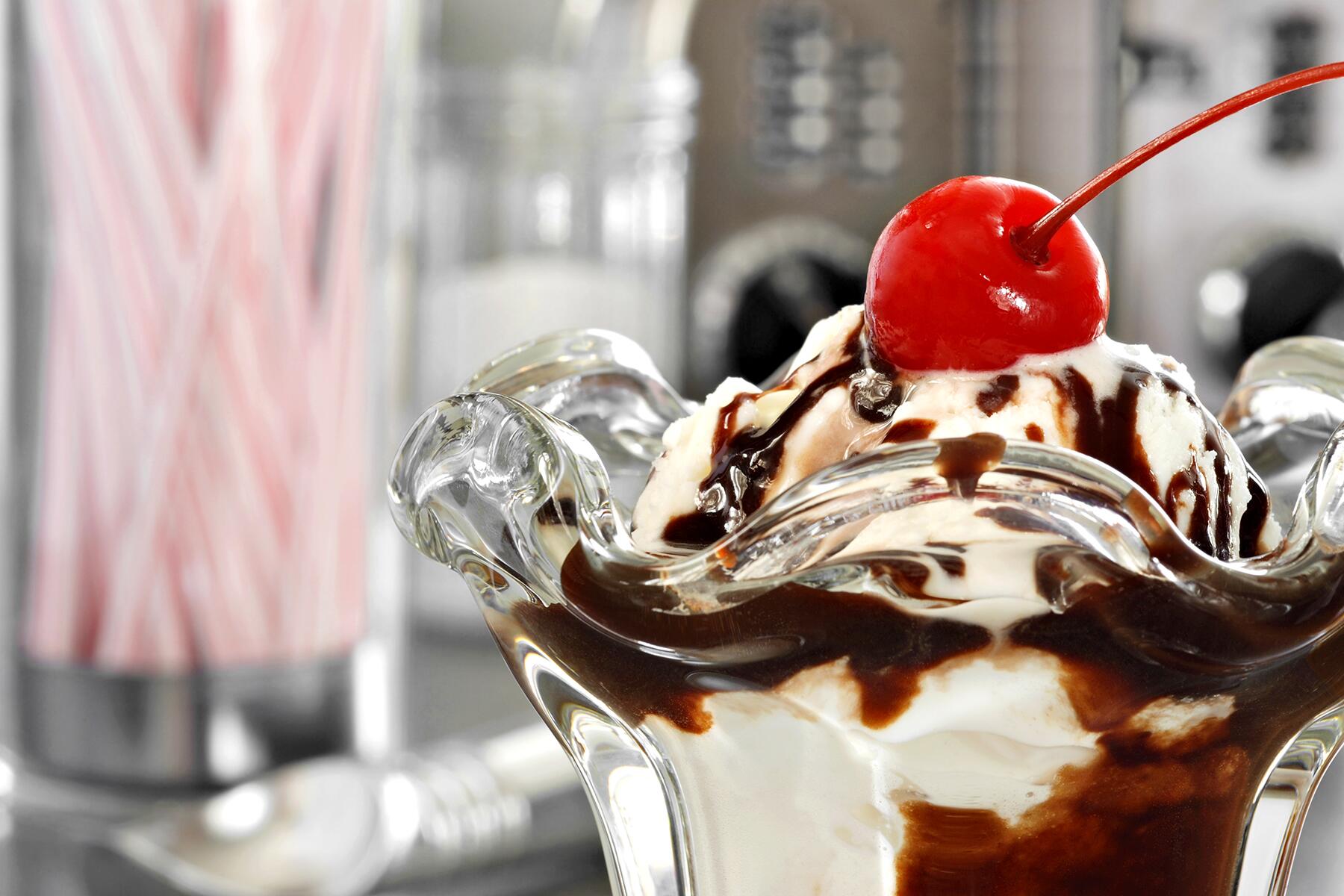 01_FrozenTreats__HotFudgeSundae_shutterstock_92331079