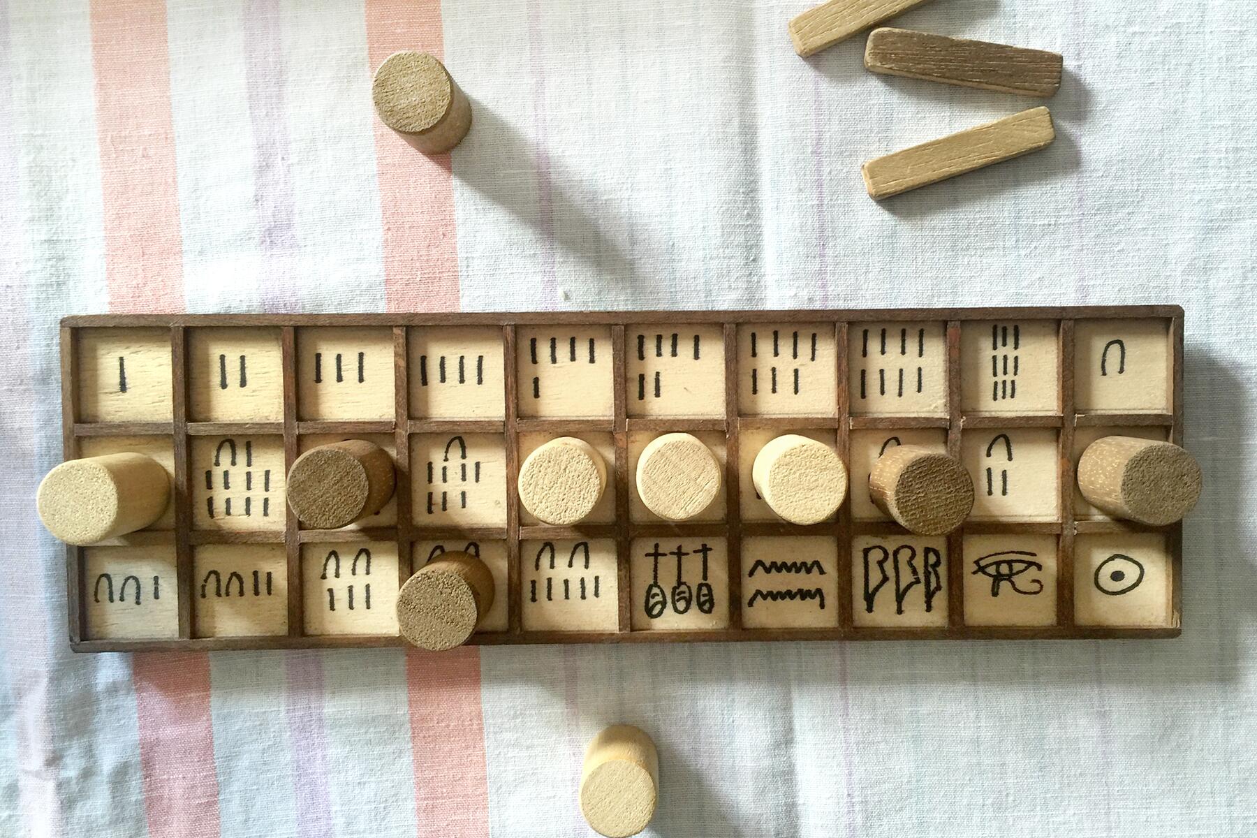 01_InternationalBoardgame__Senet_shutterstock_720959272