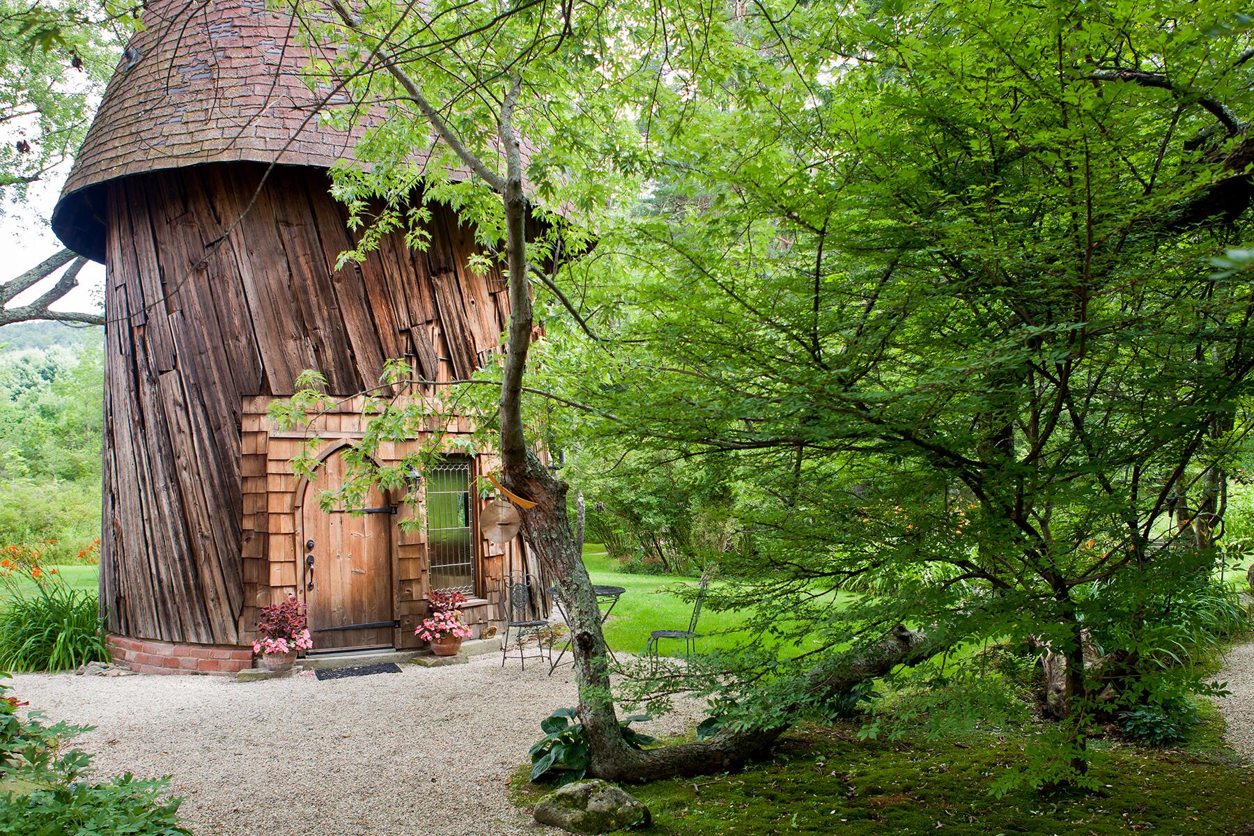 02_CottageAirbnbs__GnomesHouse_2 bbc33c97_original
