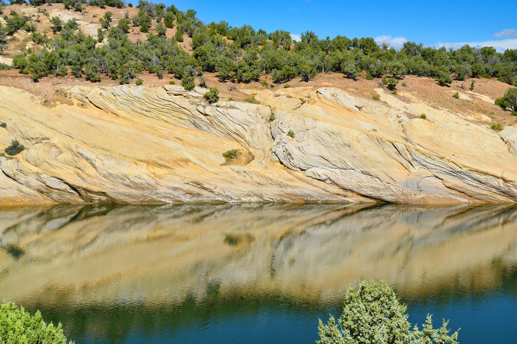 05_UtahLessTraveled__CliffJumping_shutterstock_1447147703