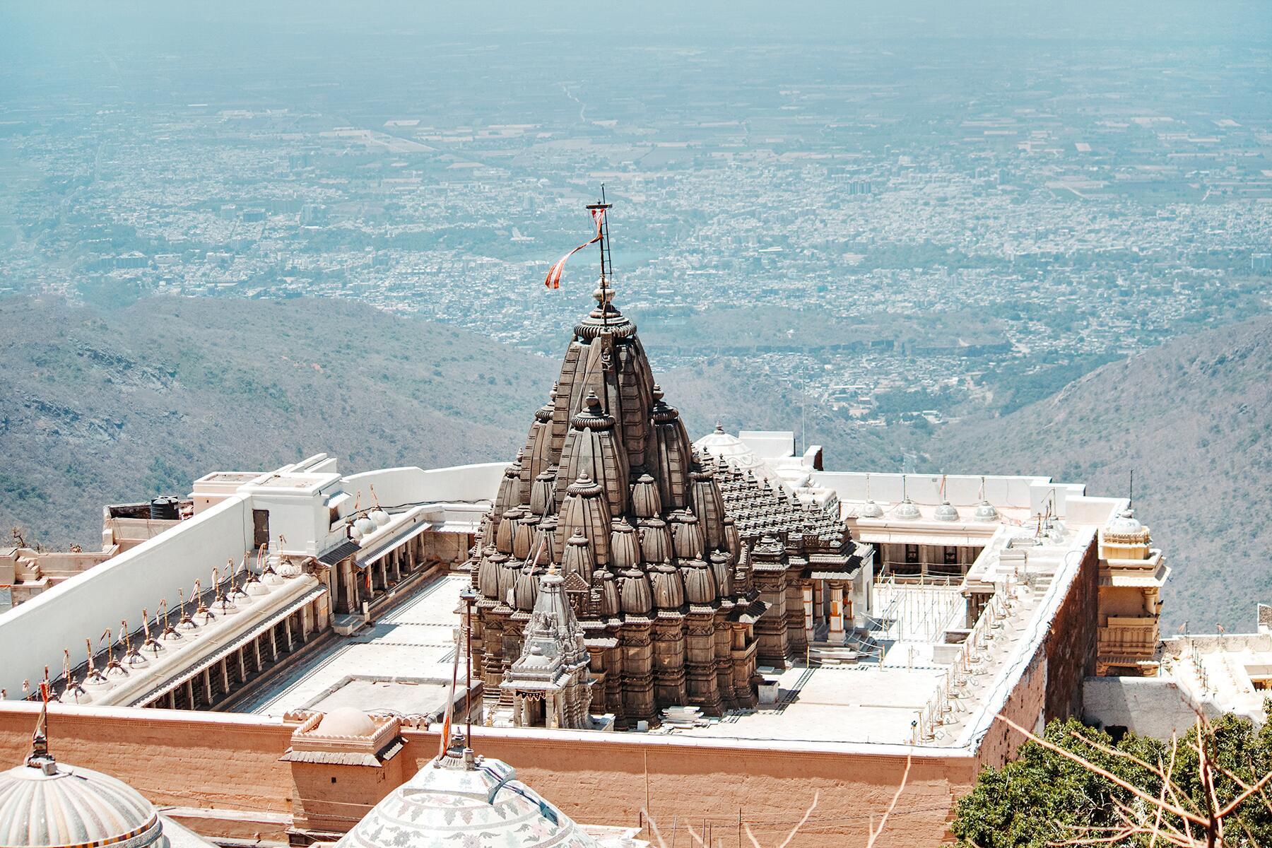 06_IndiaJainTemples__GirnarJainTemples_shutterstock_1374368927