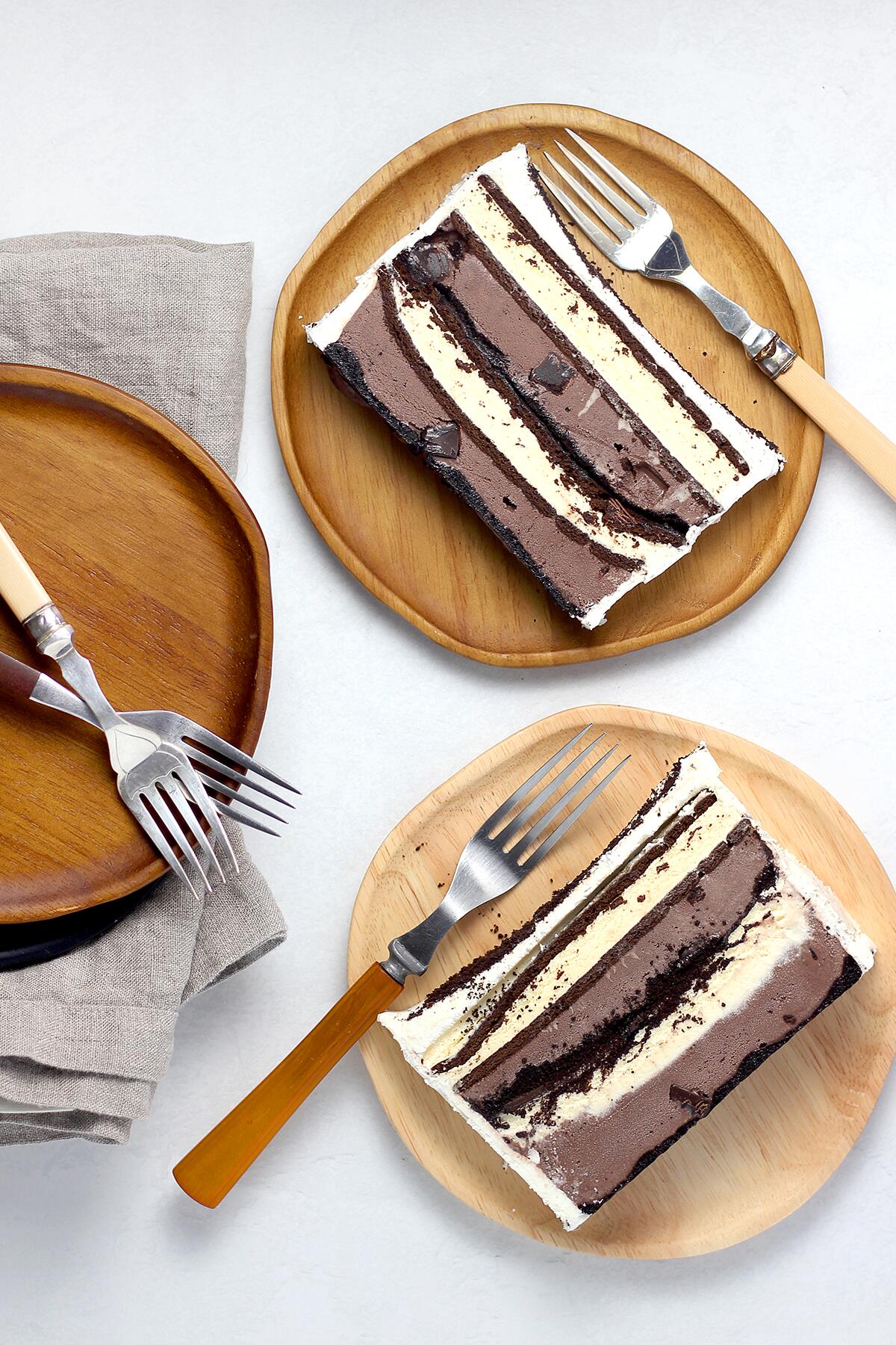 07_FrozenTreats__IceCreamCake_7.) sheri-silver-4r2e6Gwe-yo-unsplash