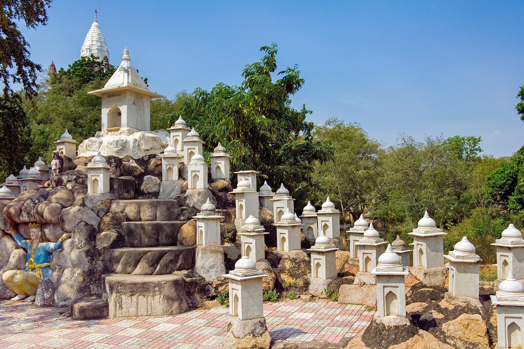 08_IndiaJainTemples__SonagiriJainTemple_shutterstock_1327394636