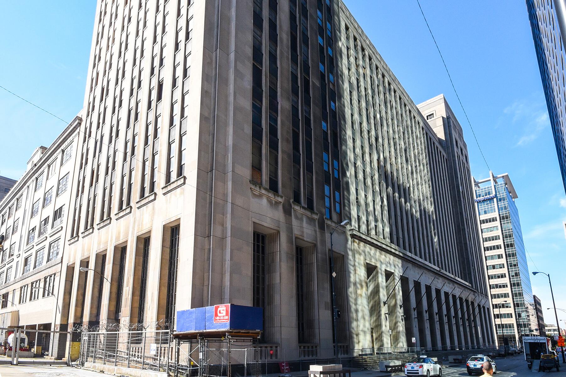 08_PostOffices__TheOldPostOfficeChicago_shutterstock_727682191