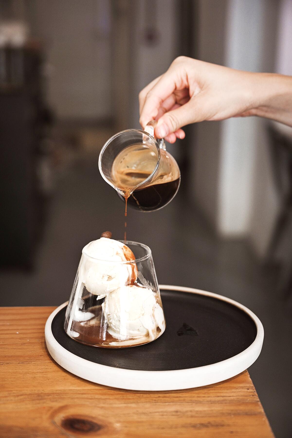 09_FrozenTreats__Affogato_9.) jo-jo-wKz7L5wchds-unsplash