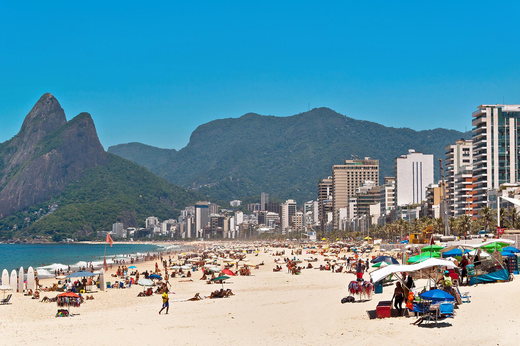 09_InternationalDocumentaries__Tropicalia_shutterstock_168246221
