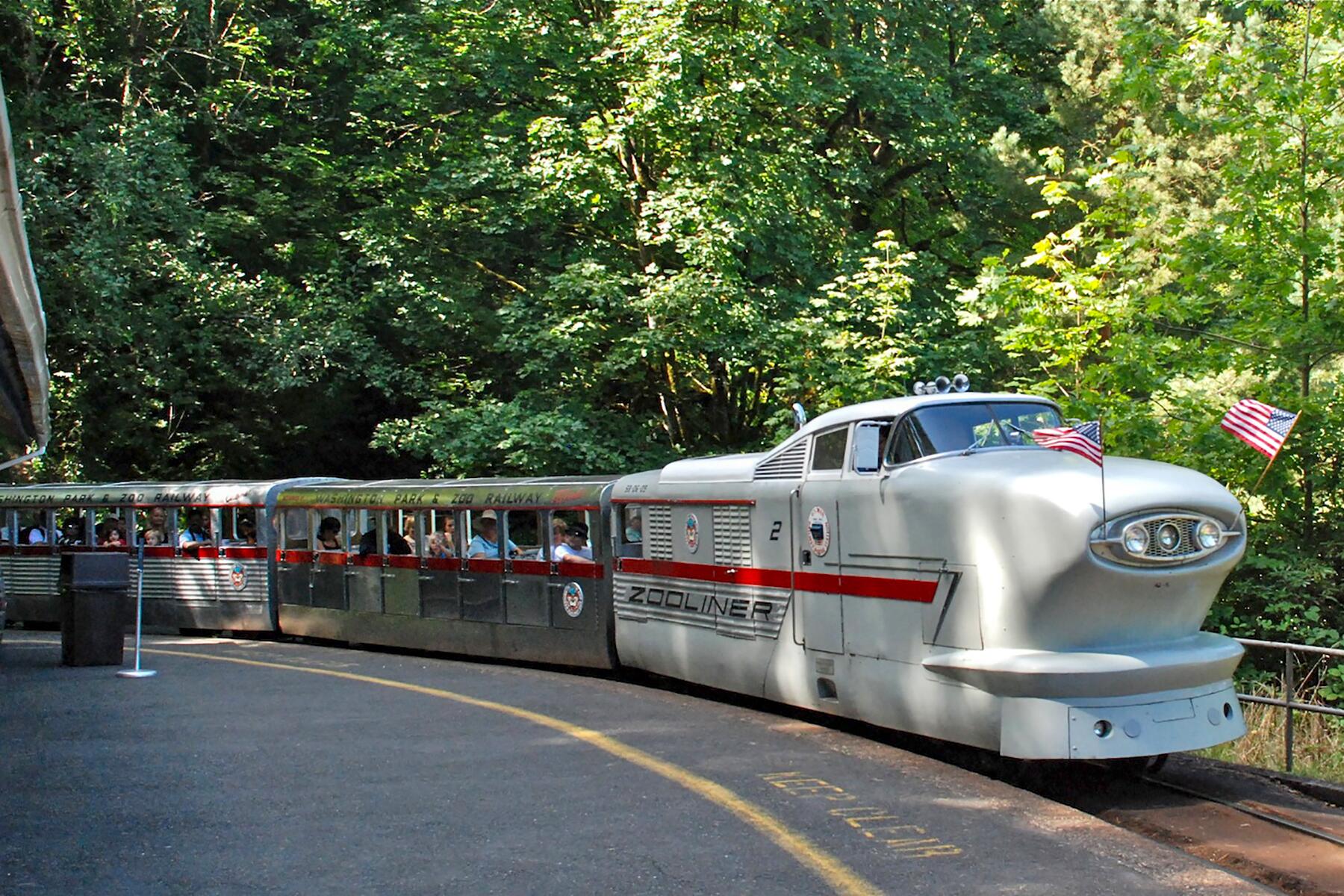 09_PostOffices__WashingtonParkAndZooRailway_9 Zooliner_train_-_Washington_Park_&_Zoo_Railway,_cropped copy