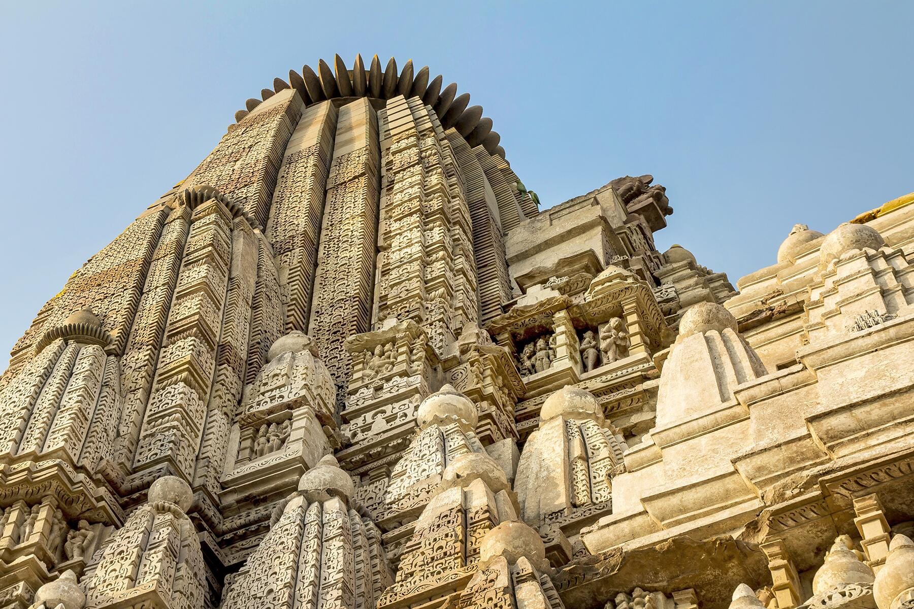 10_IndiaJainTemples__ParshvanthaTemple_shutterstock_141978565