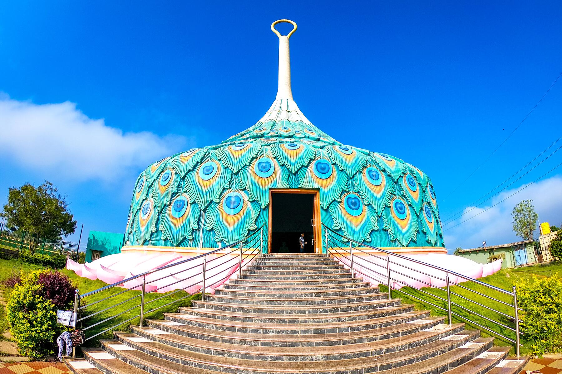 12_IndiaJainTemples__PeacockJainTemple_shutterstock_1548945695