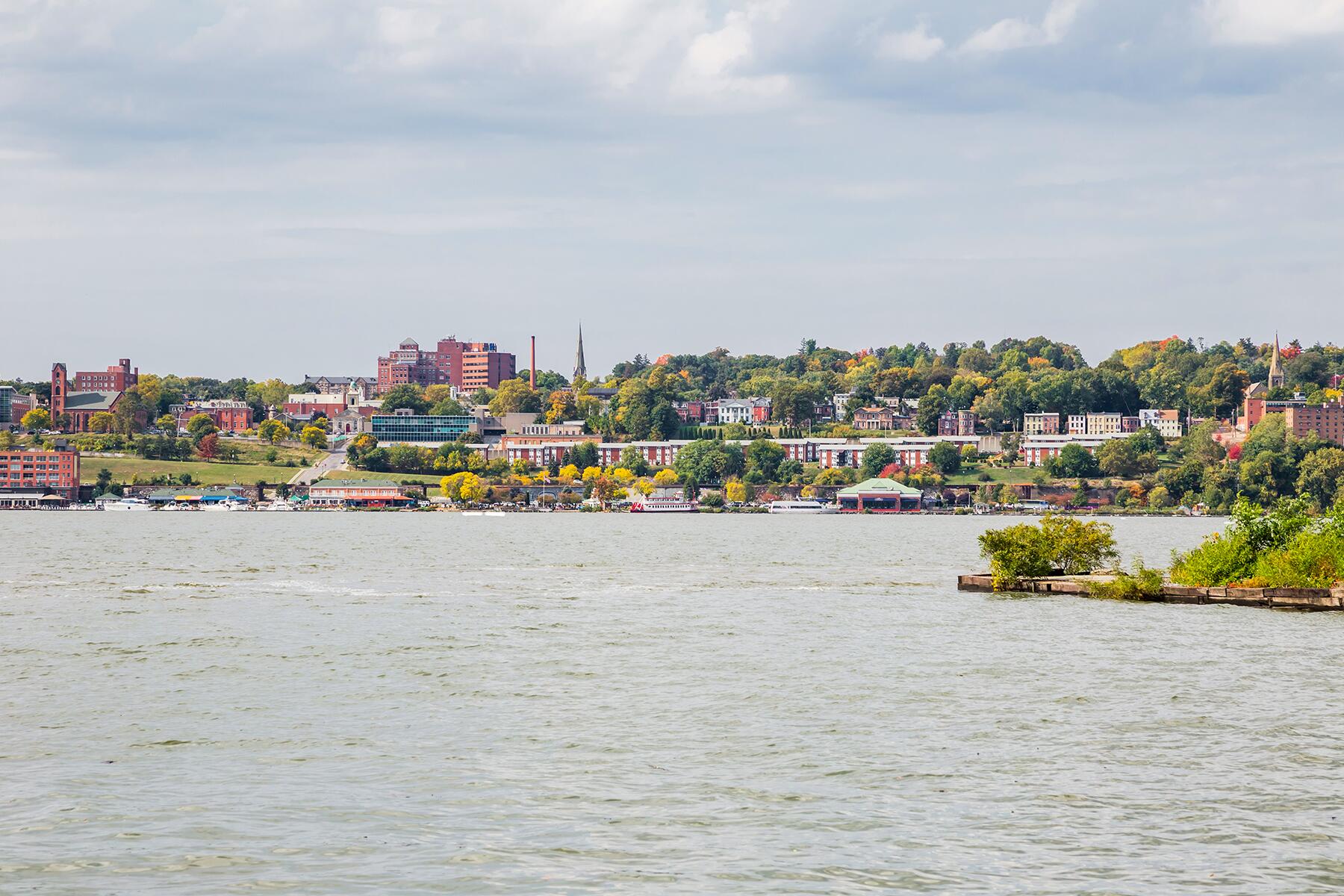 01_CitiesWithBadDrinkingWater__NewburghNewYork_shutterstock_600731450