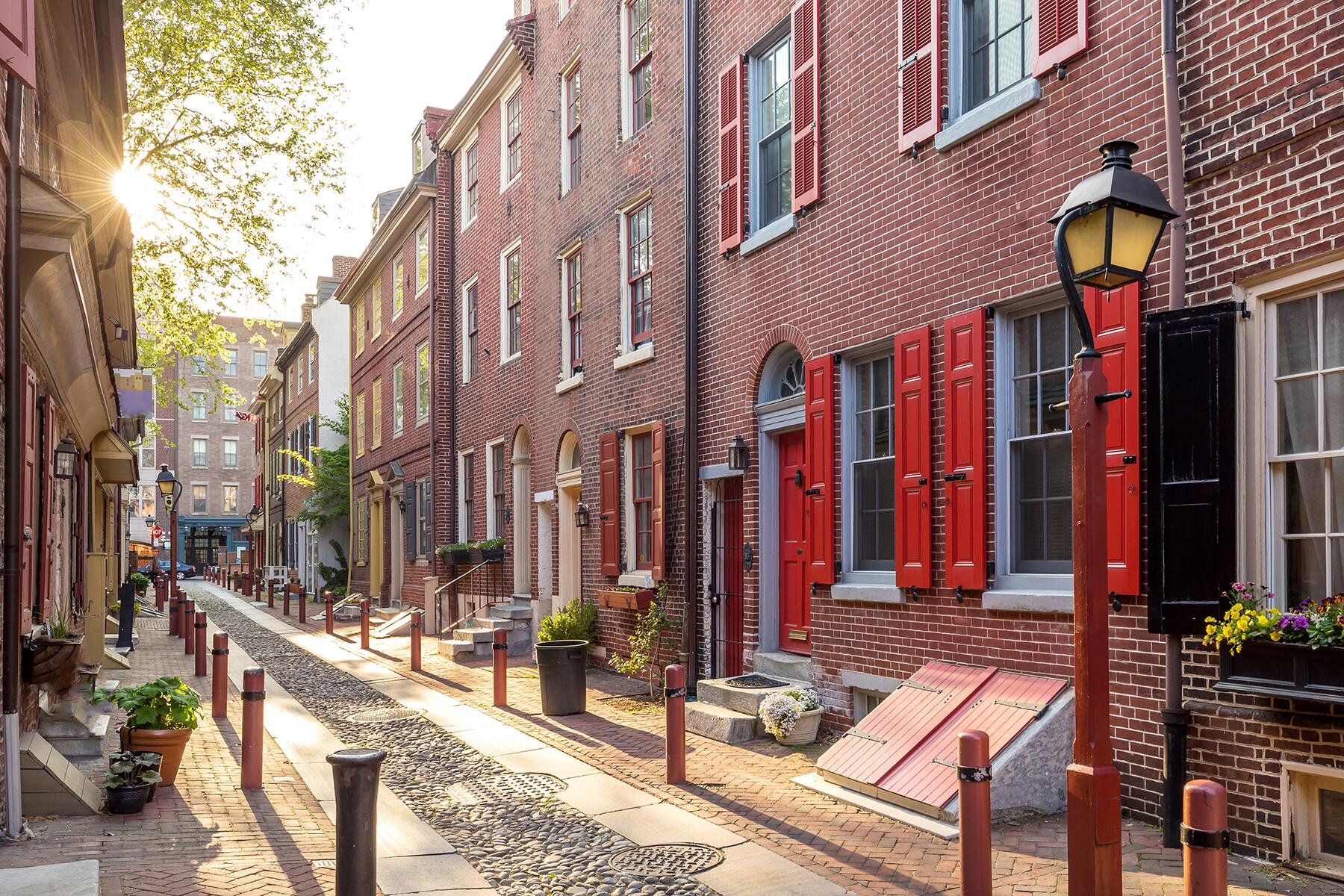02_PhiladelphiaHistoricSites__ElfrethsAlley_shutterstock_276720770