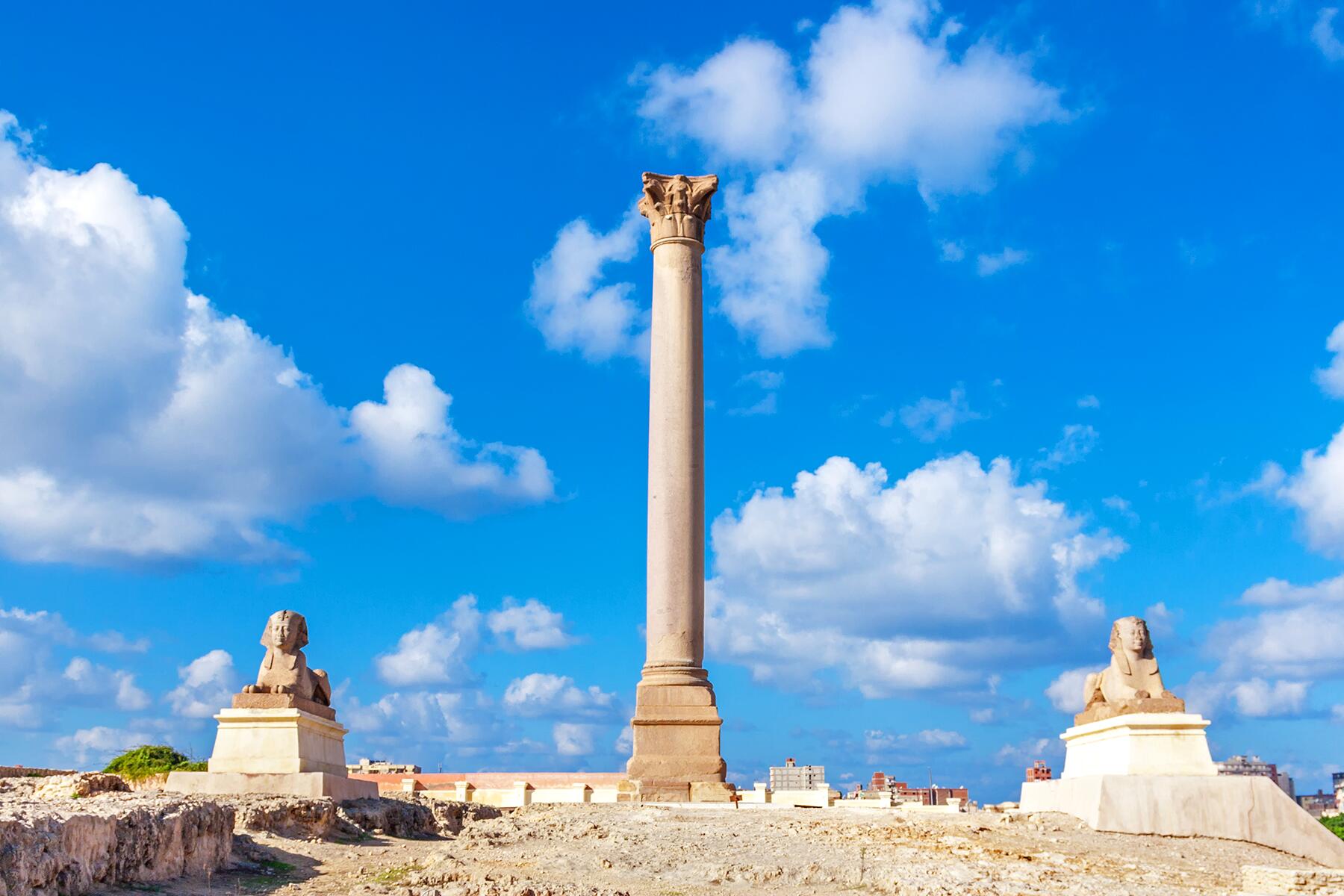 02_RomanSitesoutsideItaly__Pompey'sPillar_shutterstock_700348528