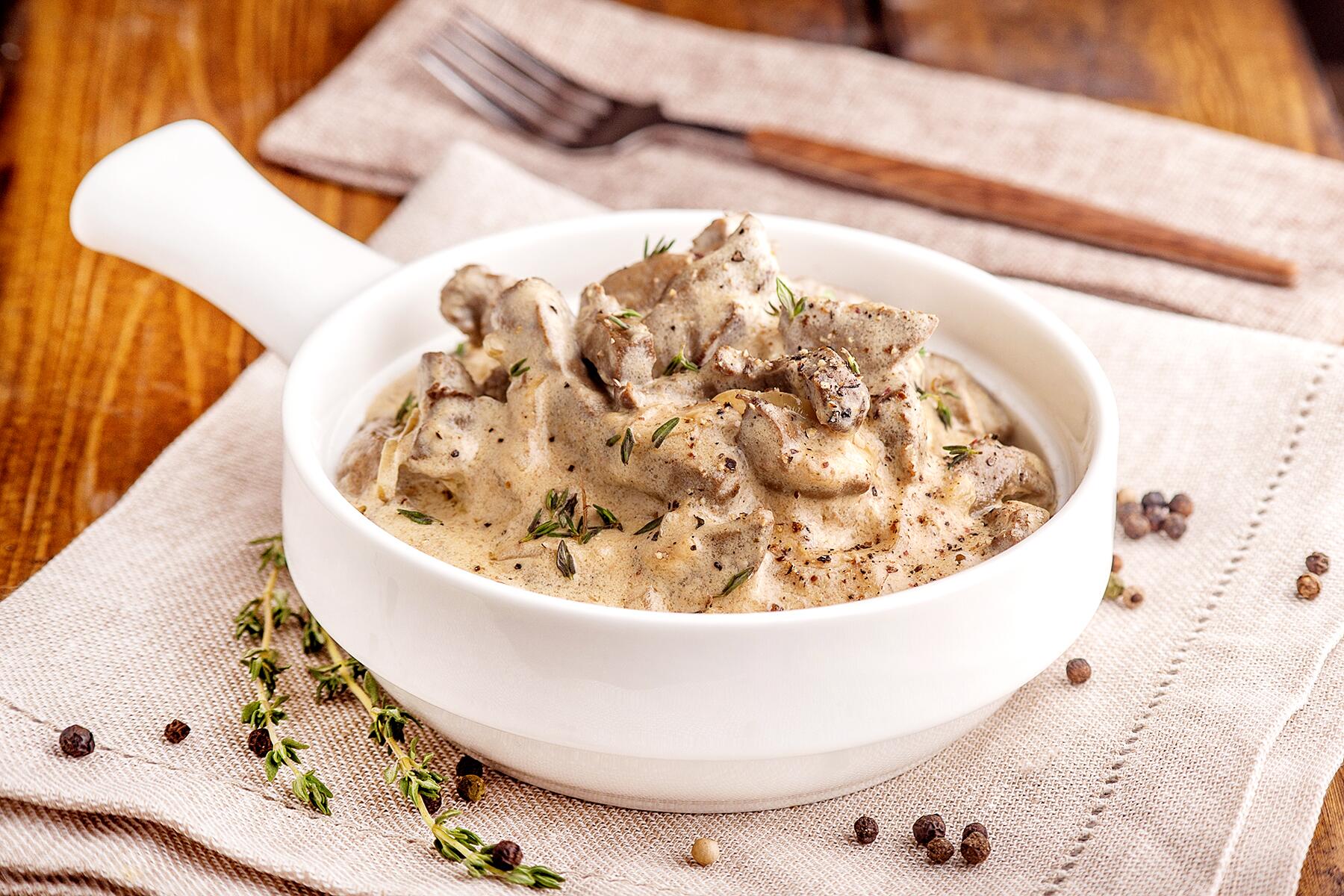 03_StewsaroundtheWorld__BeefStroganoff_shutterstock_1419662378