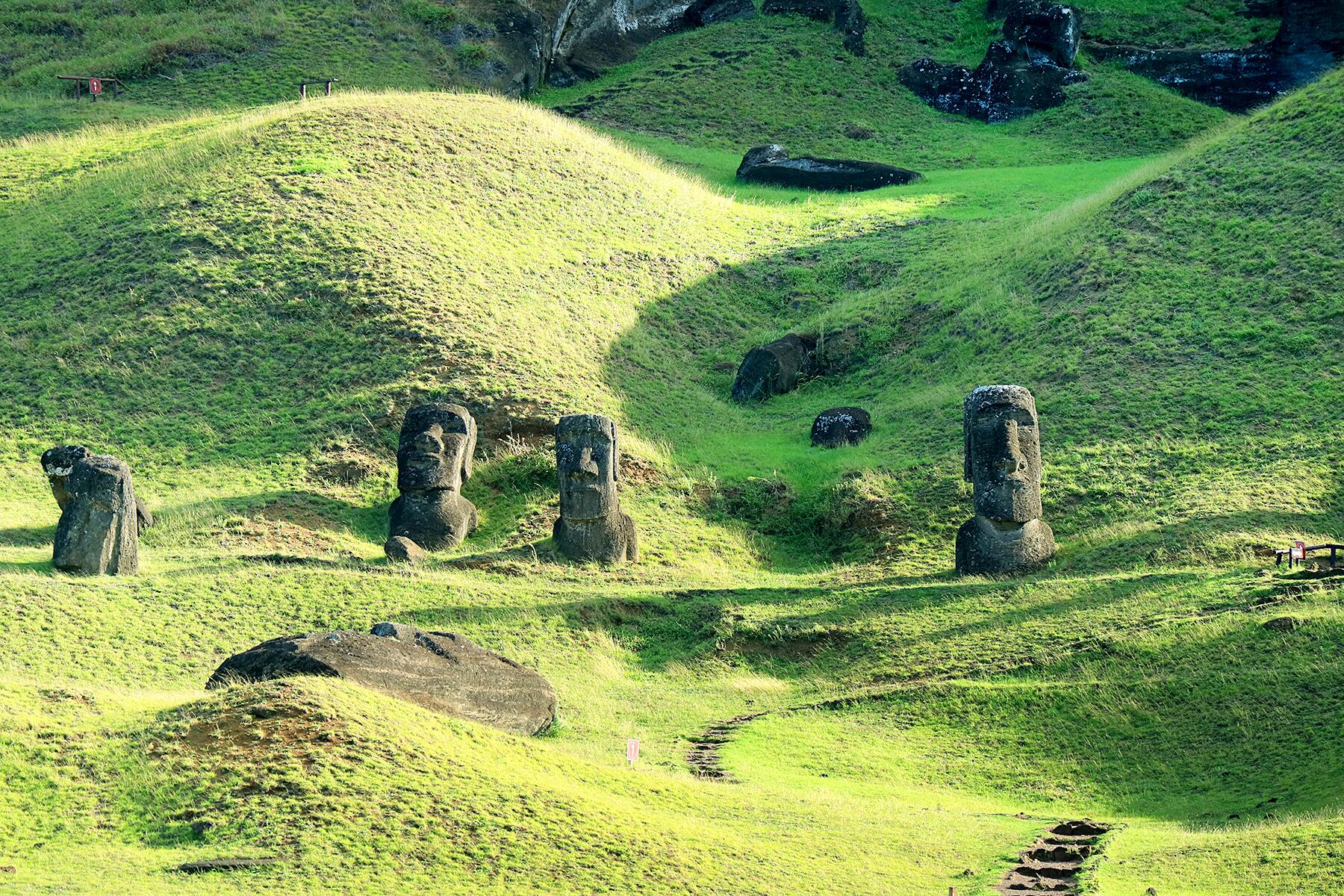 04_EasternIslandEnigmas__RanoRaraku_shutterstock_1124342804