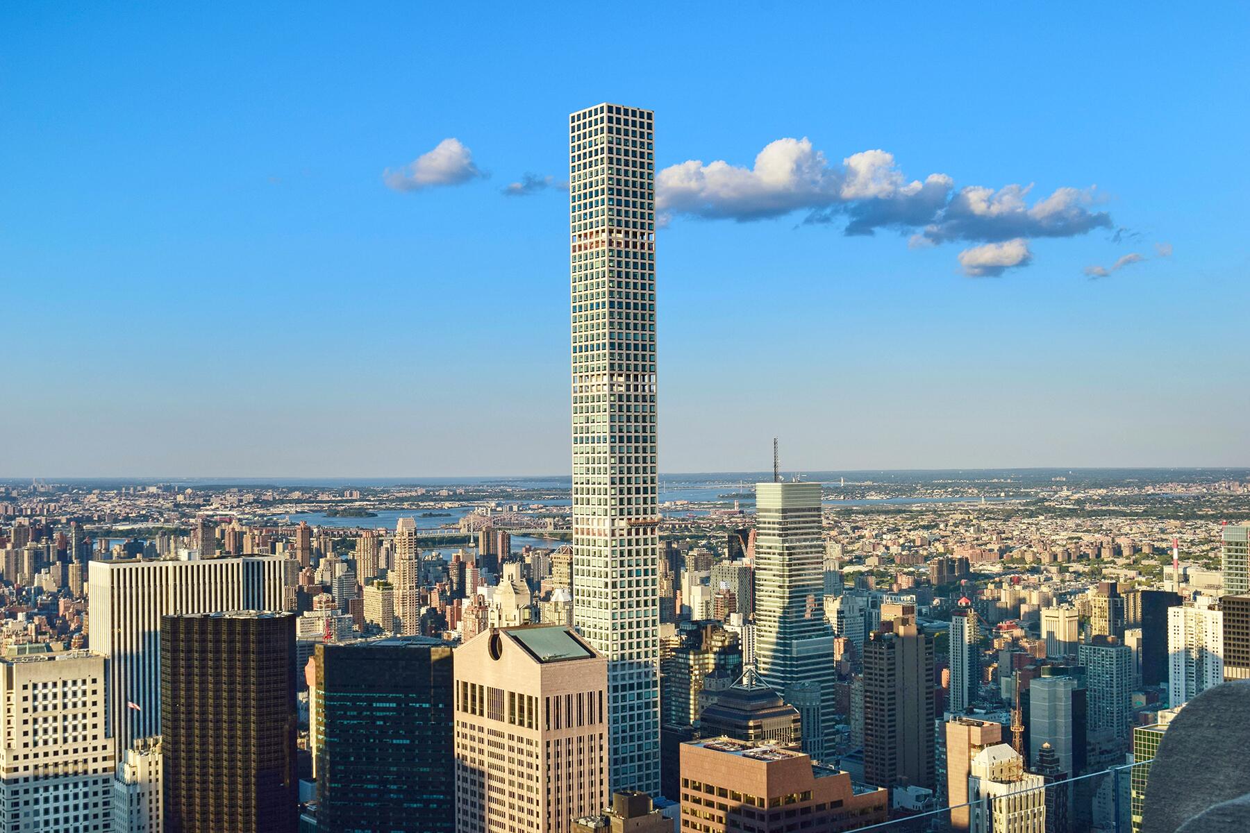 05_ApartmentArchitecture__432ParkAvenueNYC_shutterstock_1274828617