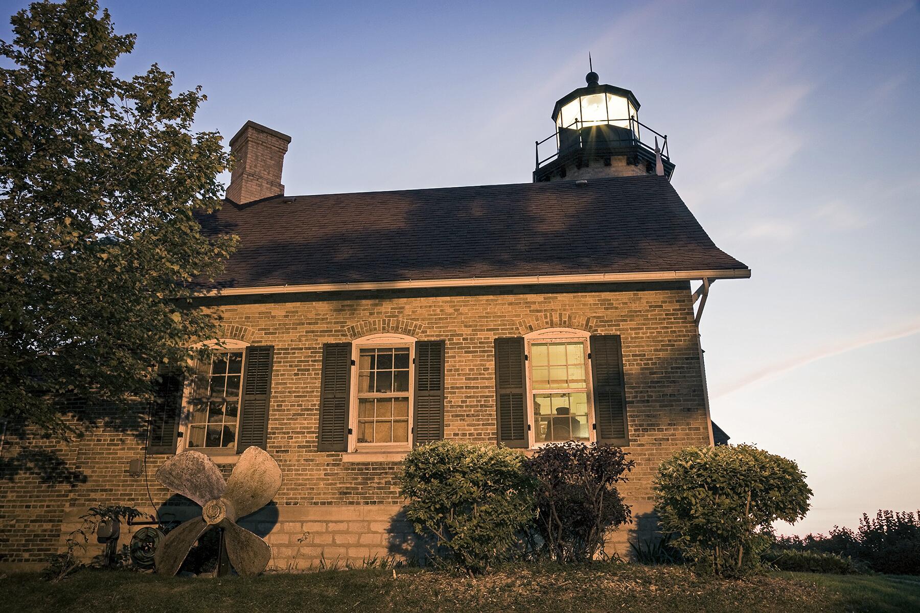 05_HauntedLighthouse__WhiteRiverLightStation_shutterstock_354253523