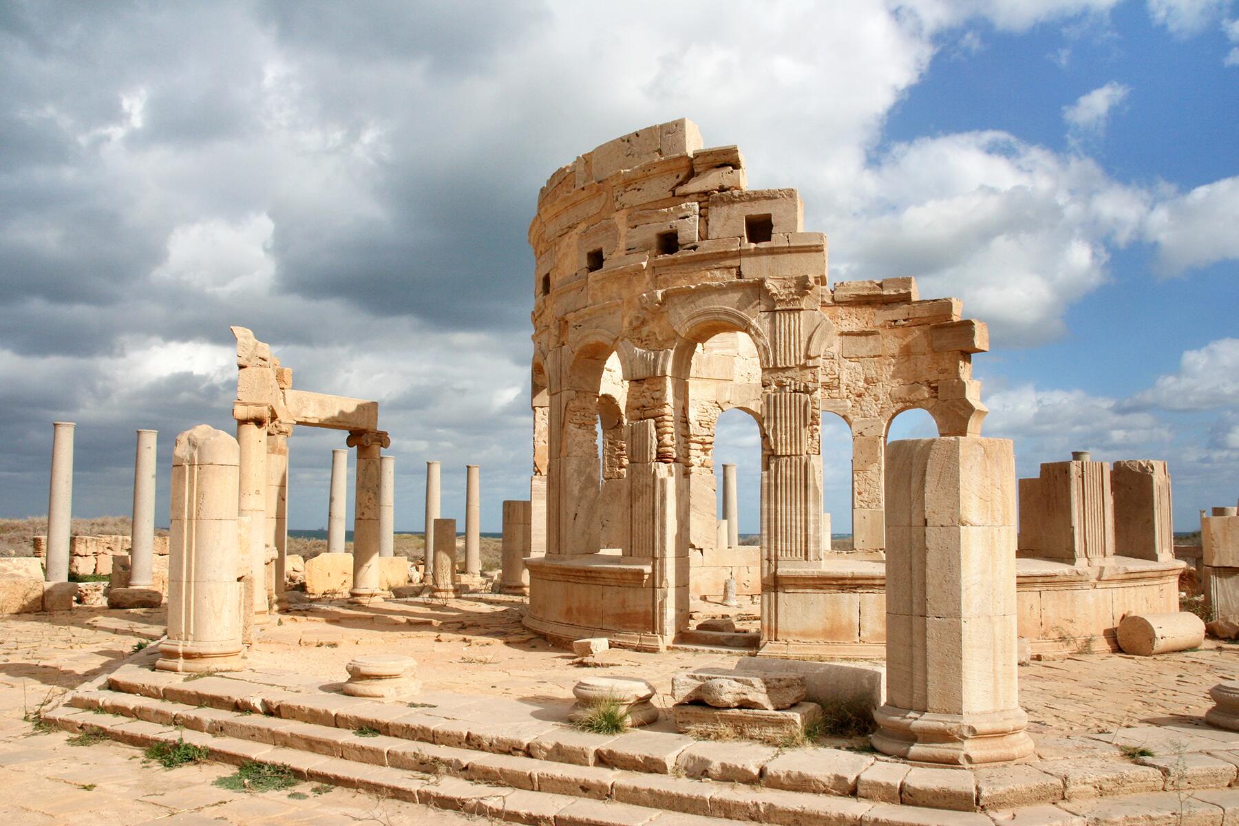 06_RomanSitesoutsideItaly__LeptisMagna_shutterstock_76127161