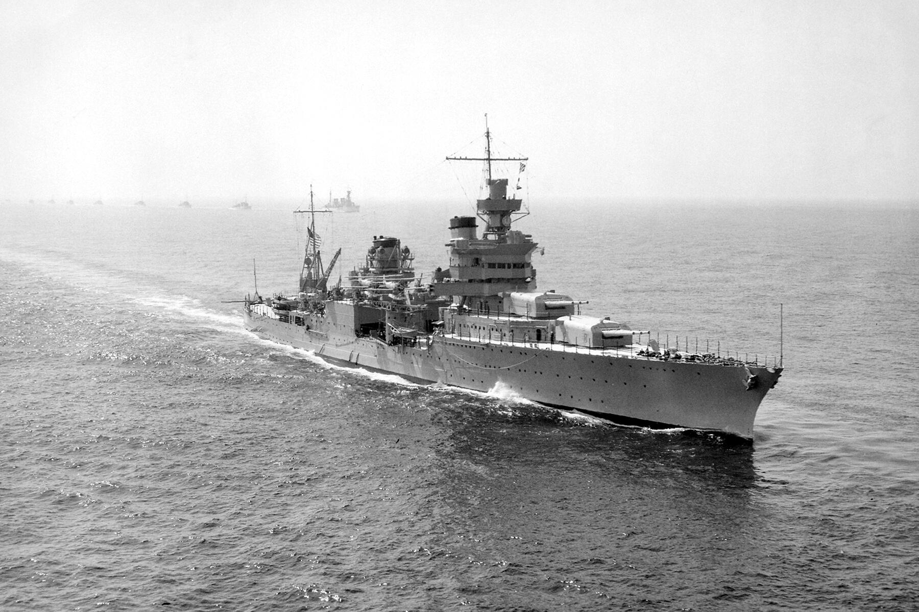 06_ShipwreckSurvivors__UssINdianapolis_6.) USS_Indianapolis_(CA-35)_underway_in_1939