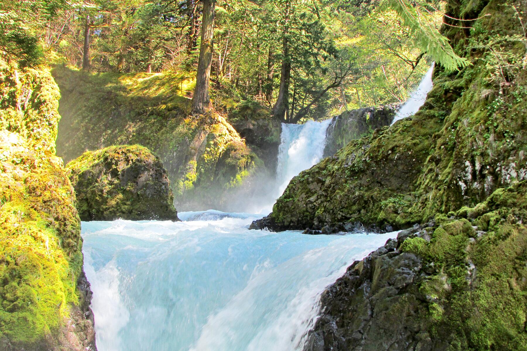 07_MountainEscapes__WhiteSalmon_7.) Spirit_Falls_on_Little_White_Salmon_River_in_Washington_2