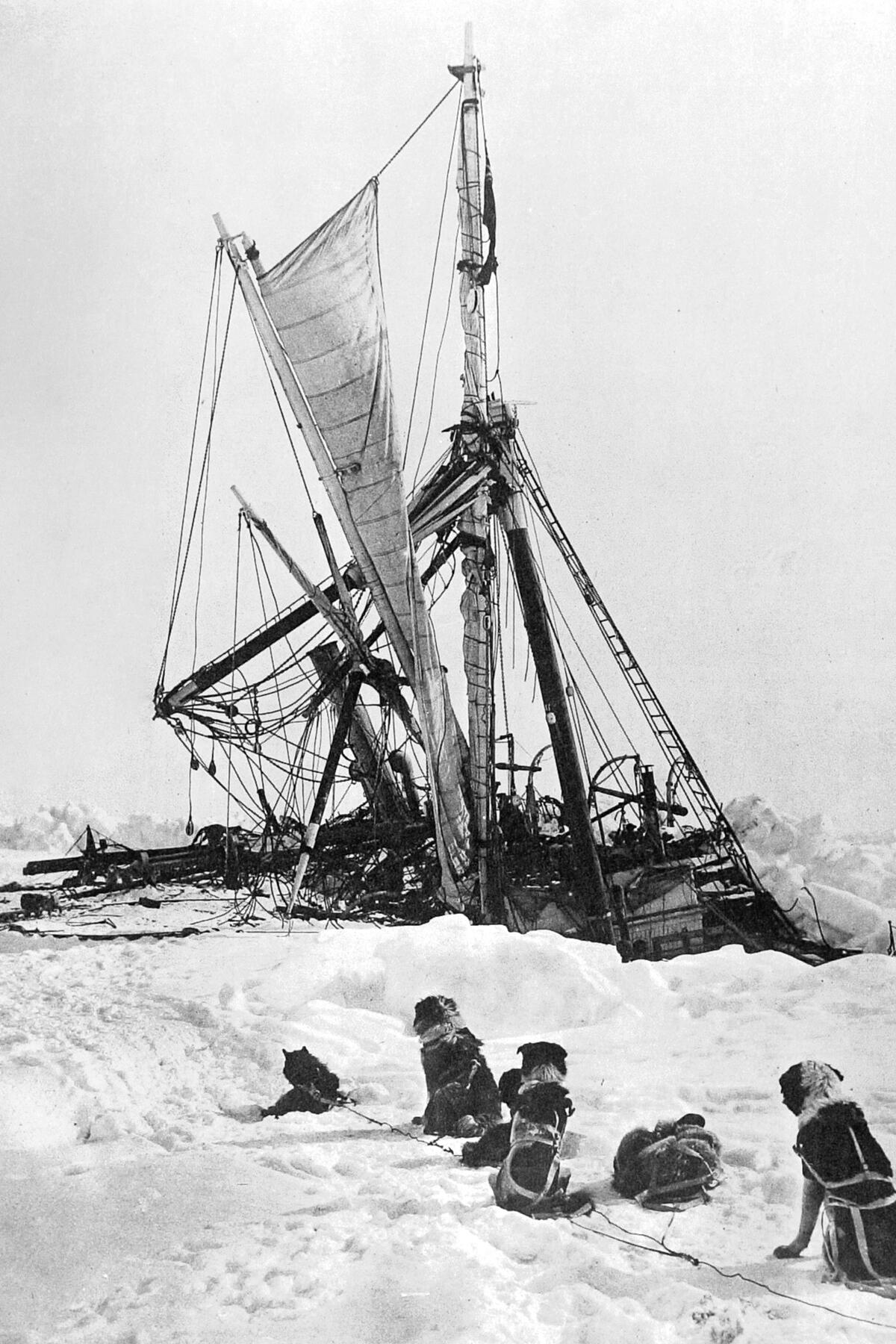 07_ShipwreckSurvivors__EntireCrewoftheEnduranceExpedition_7.) Endurance_Final_Sinking
