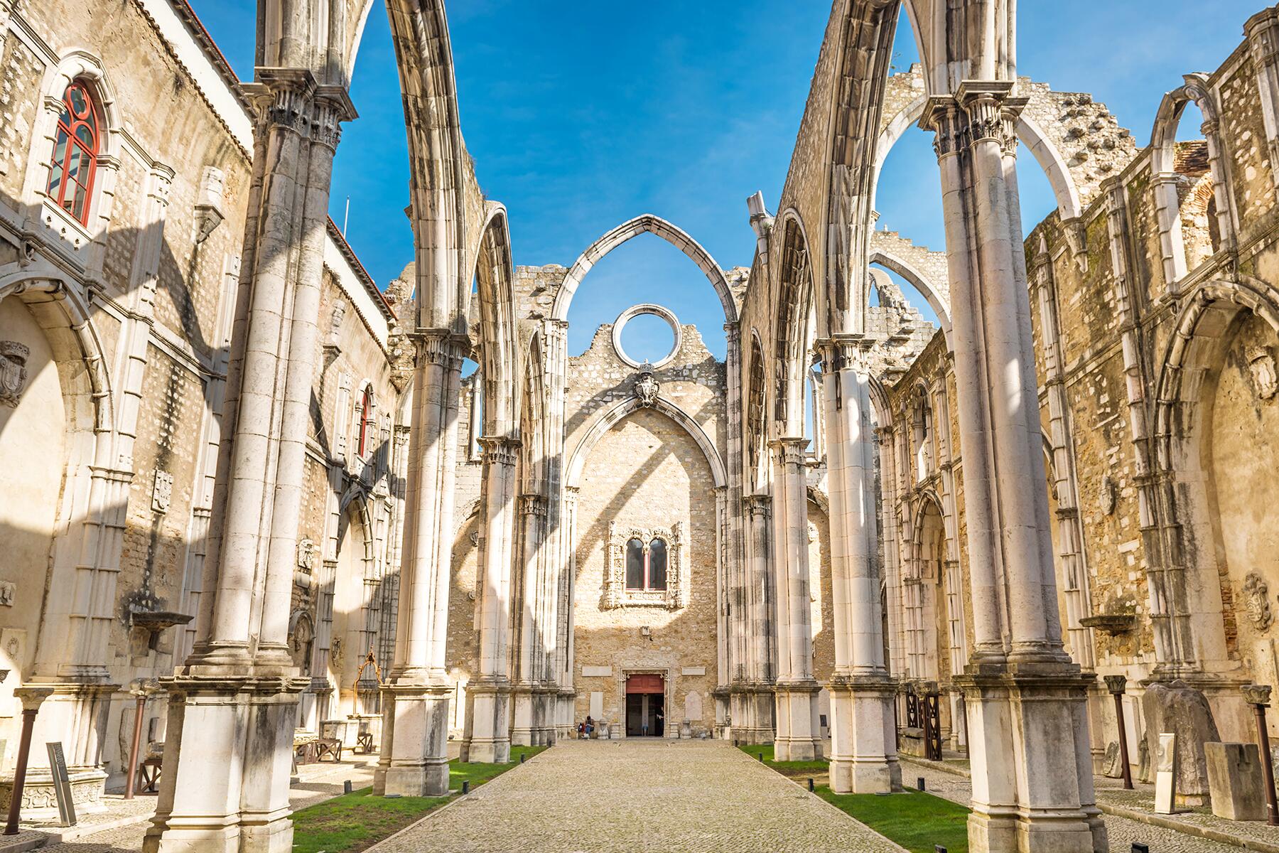 07_SpectacularChurches__ConventodeCarmo_shutterstock_338737091