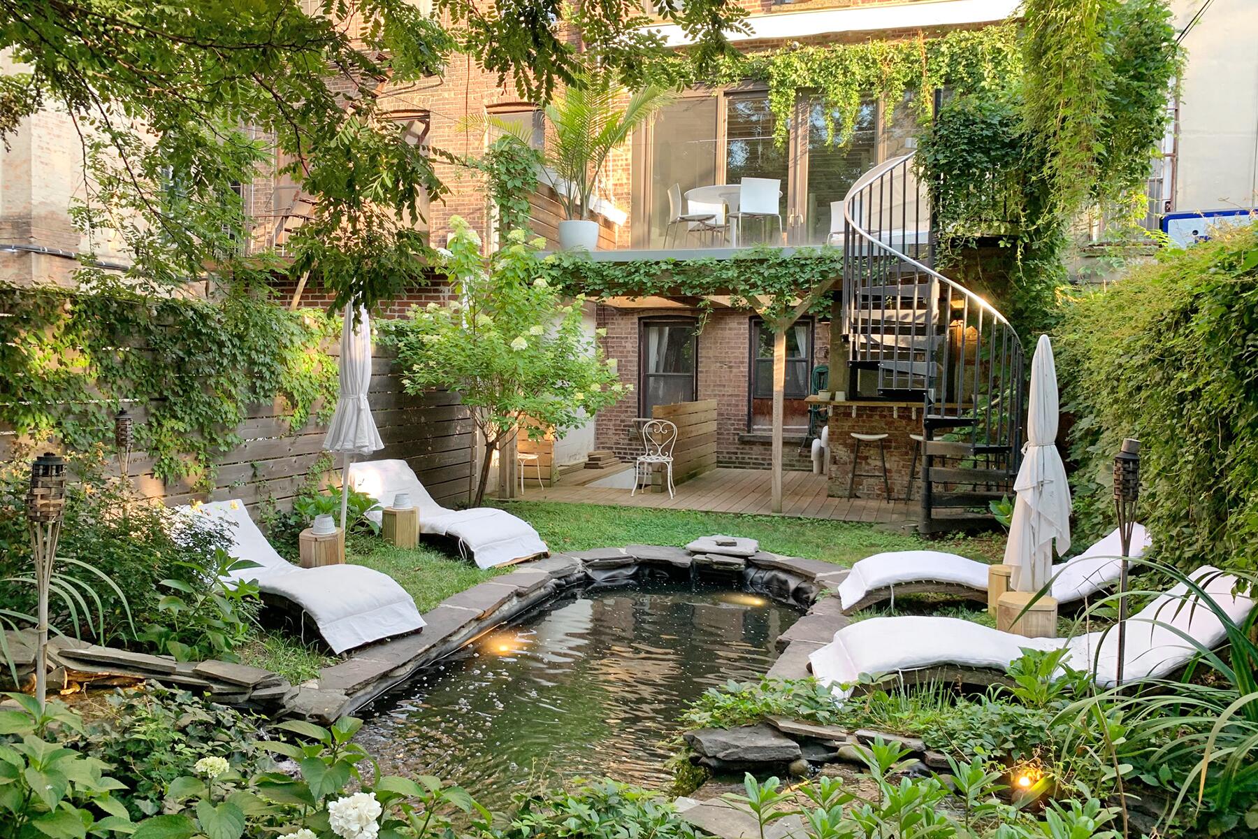 The Weirdest Airbnb Rentals Around New York State Right Now