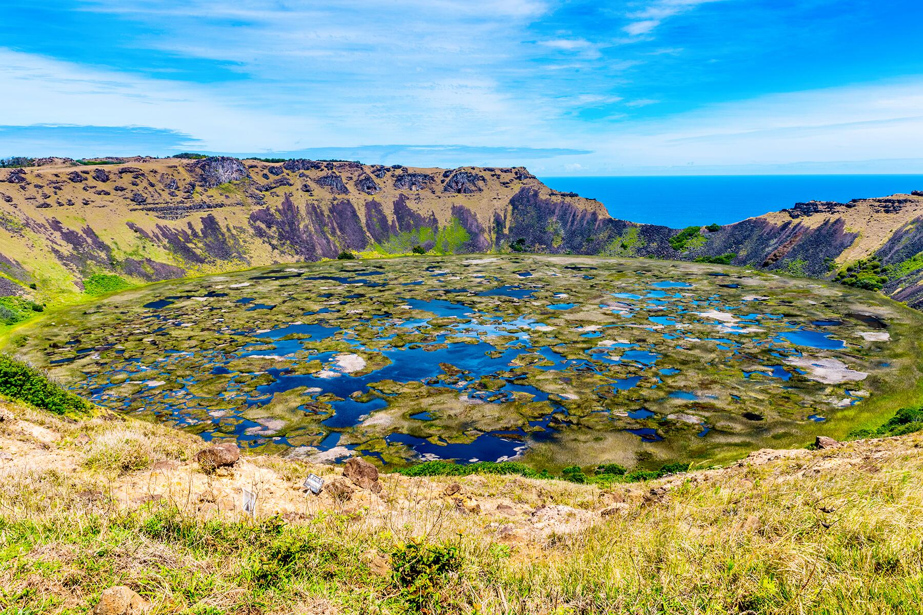 08_EasternIslandEnigmas__RanoKauCrater_shutterstock_240203872