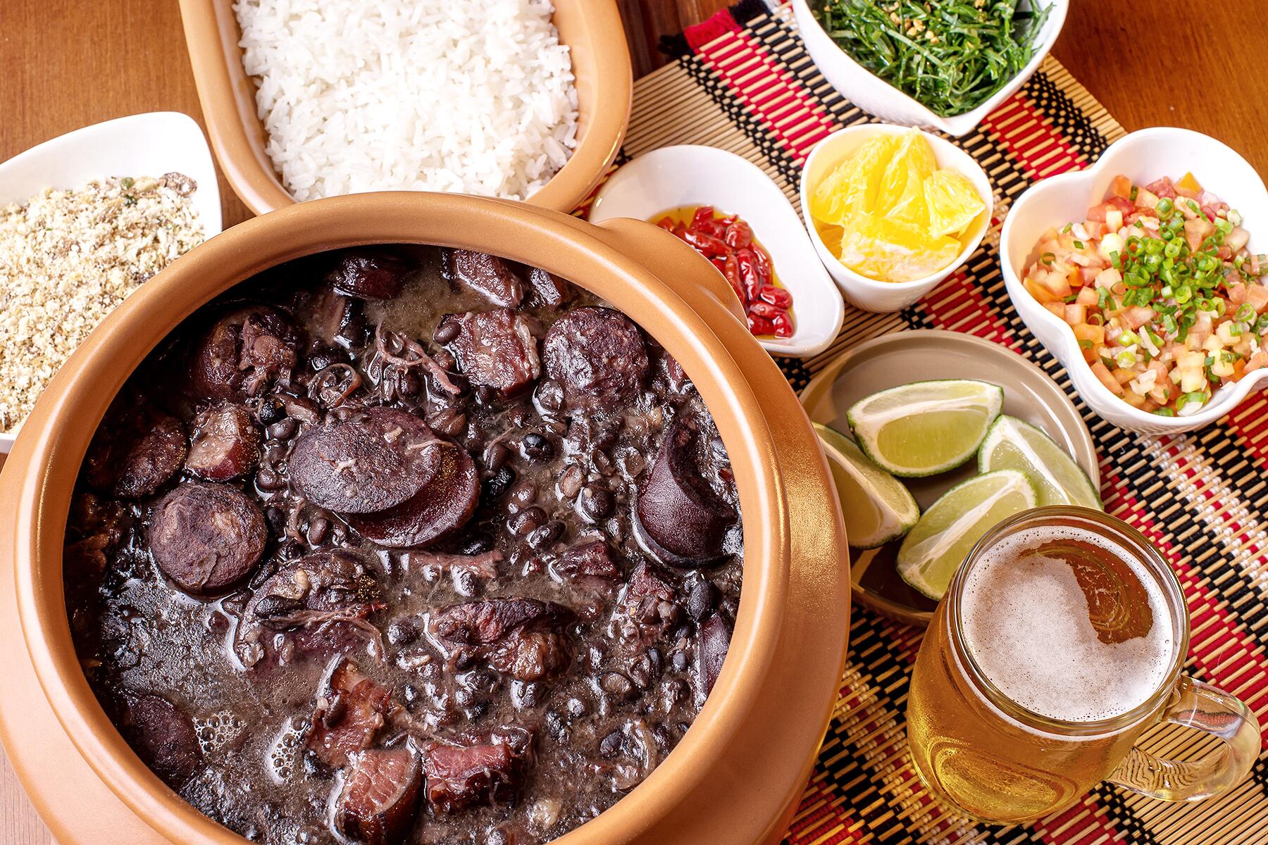 08_StewsaroundtheWorld__Feijoada_shutterstock_1717888168