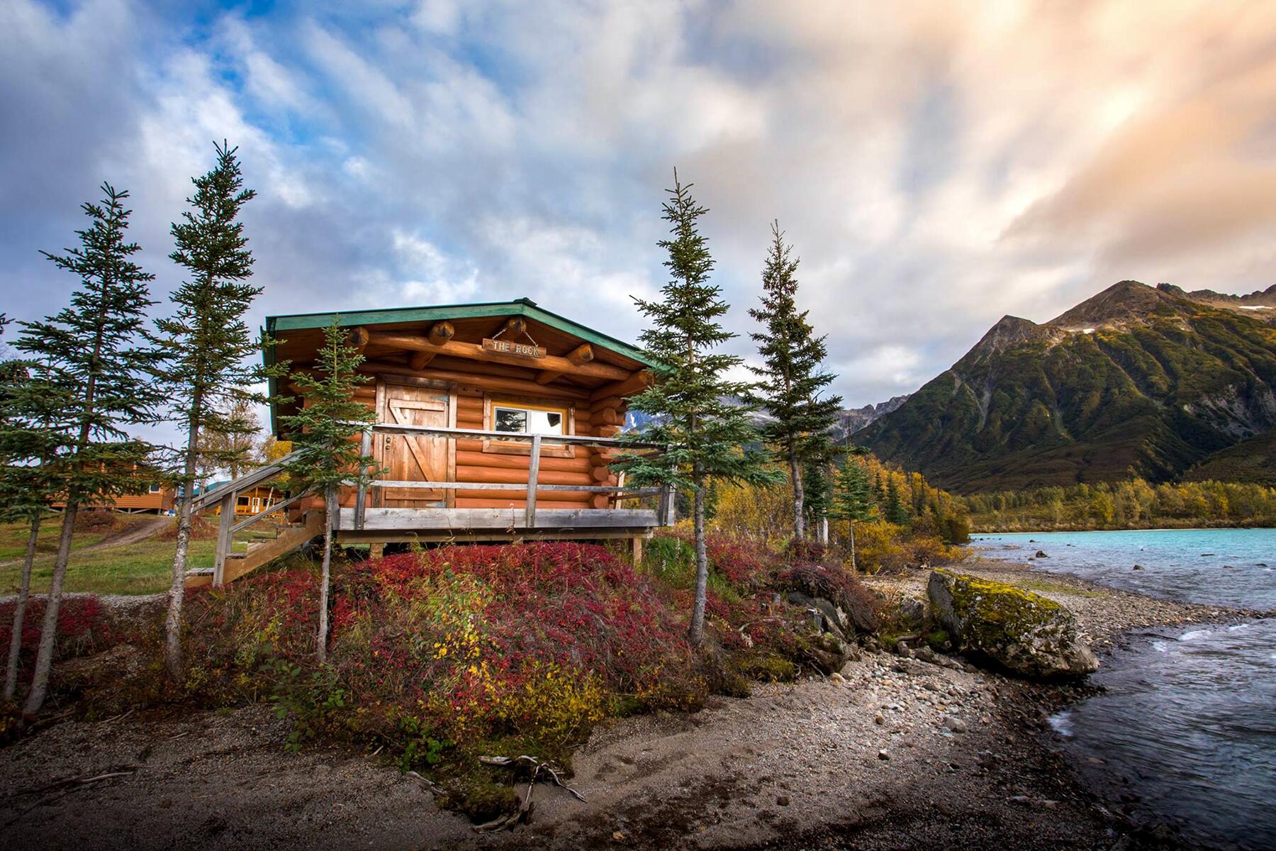 Off-grid eco-lodges and accommodations