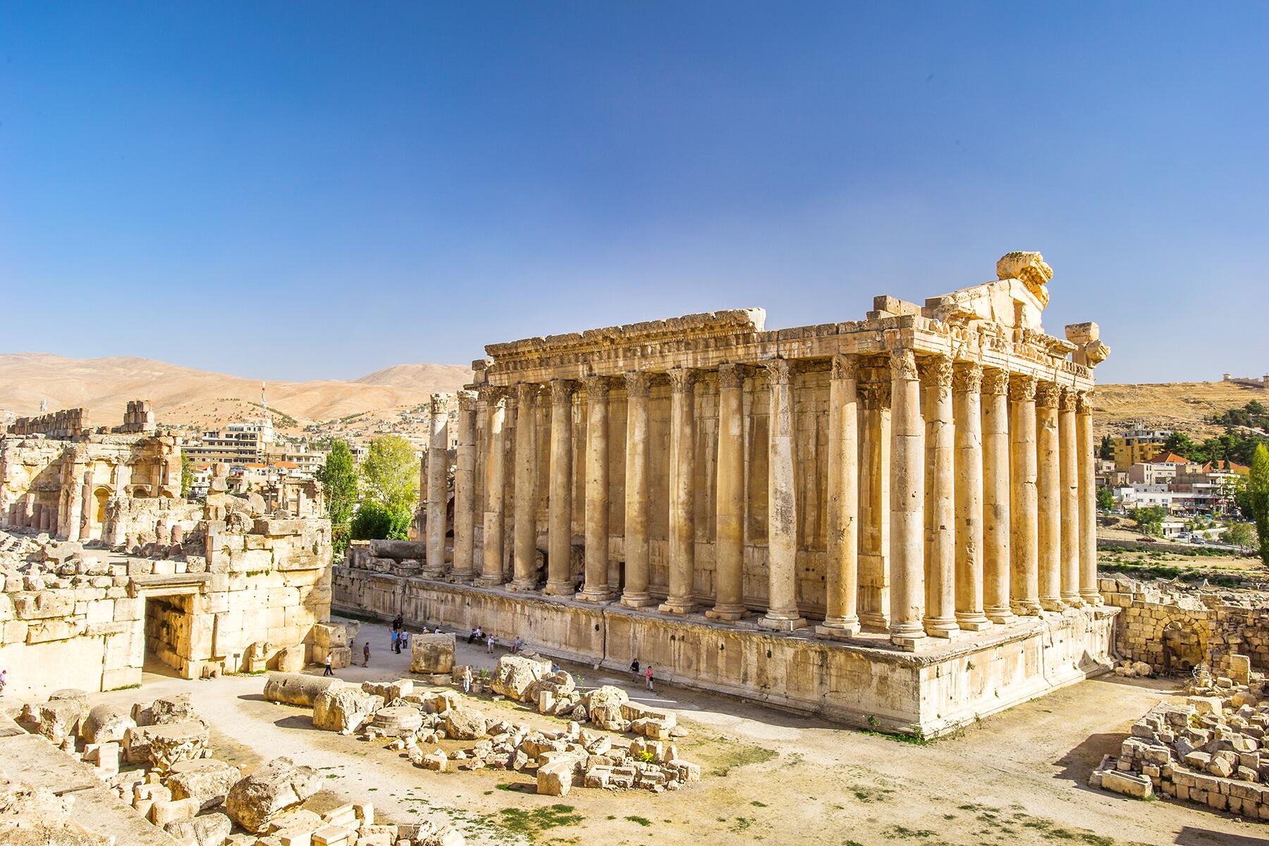 09_RomanSitesoutsideItaly__BaalbekTempleComplex_shutterstock_256443700