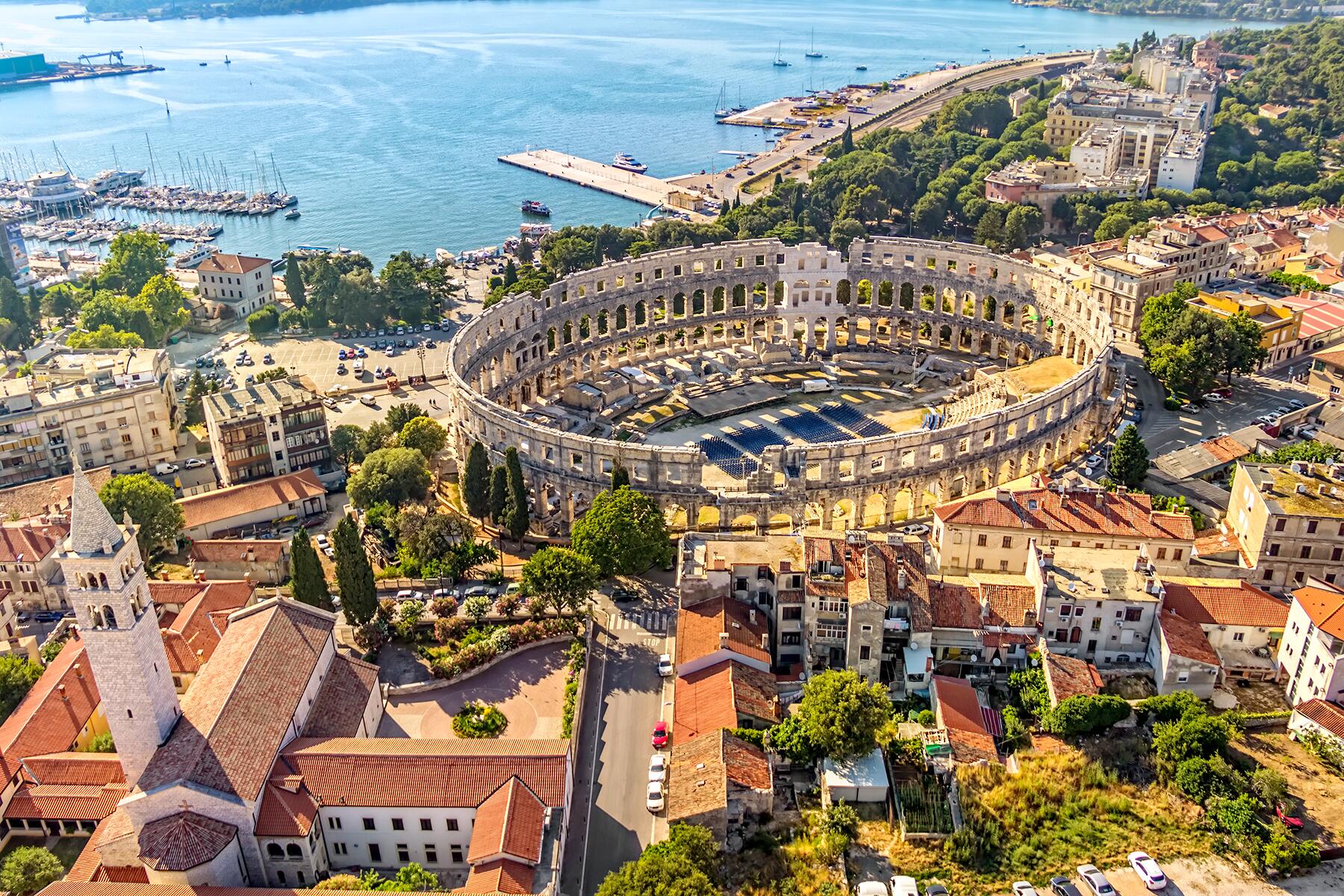10_RomanSitesoutsideItaly__Pula_shutterstock_123665449