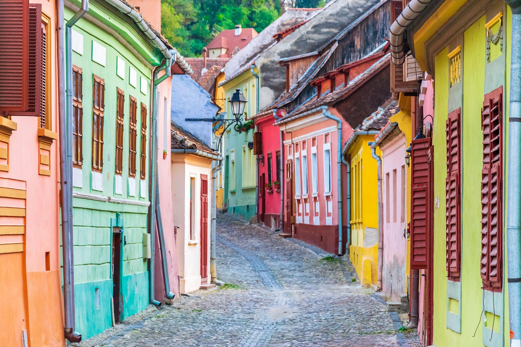 01_FairytaleRomania__Sighisoara_shutterstock_1565932597