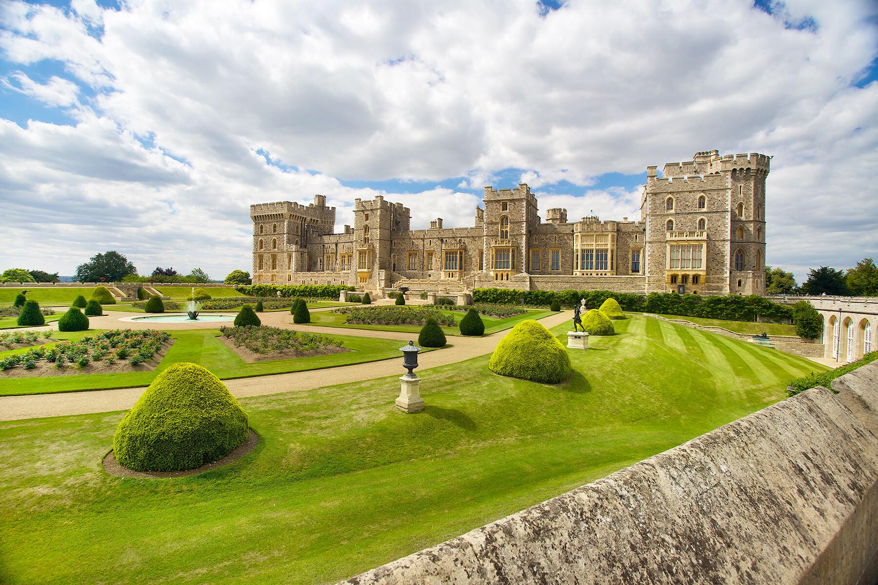 01_UKCastles__WindsorCastle_shutterstock_164672483