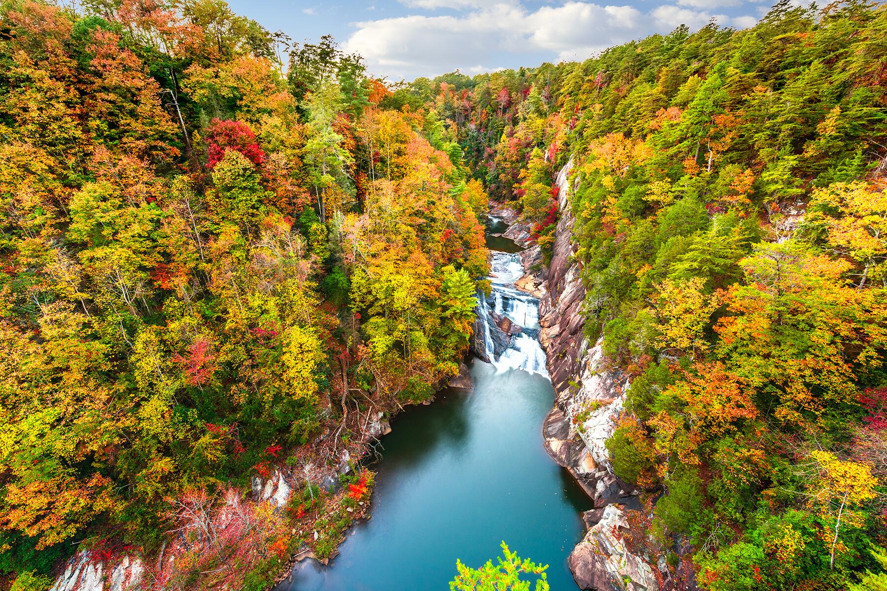 01_UnexpectedPlacesForFallFoliage__TallulahGeorgia_shutterstock_1132249334