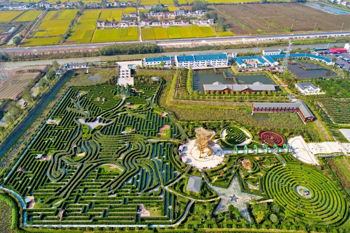 The 10 Most Amazing Mazes and Labyrinths in the World