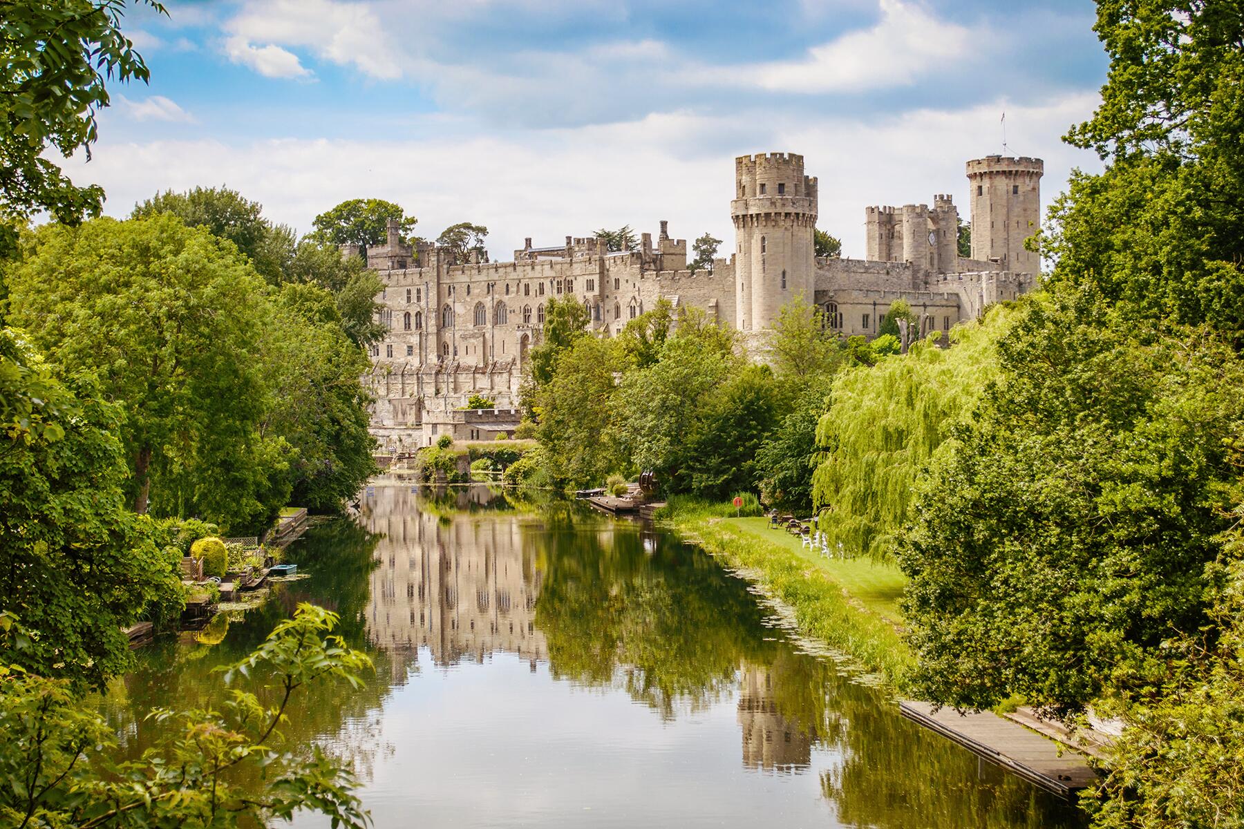 02_UKCastles__WarwickCastle_shutterstock_619554707
