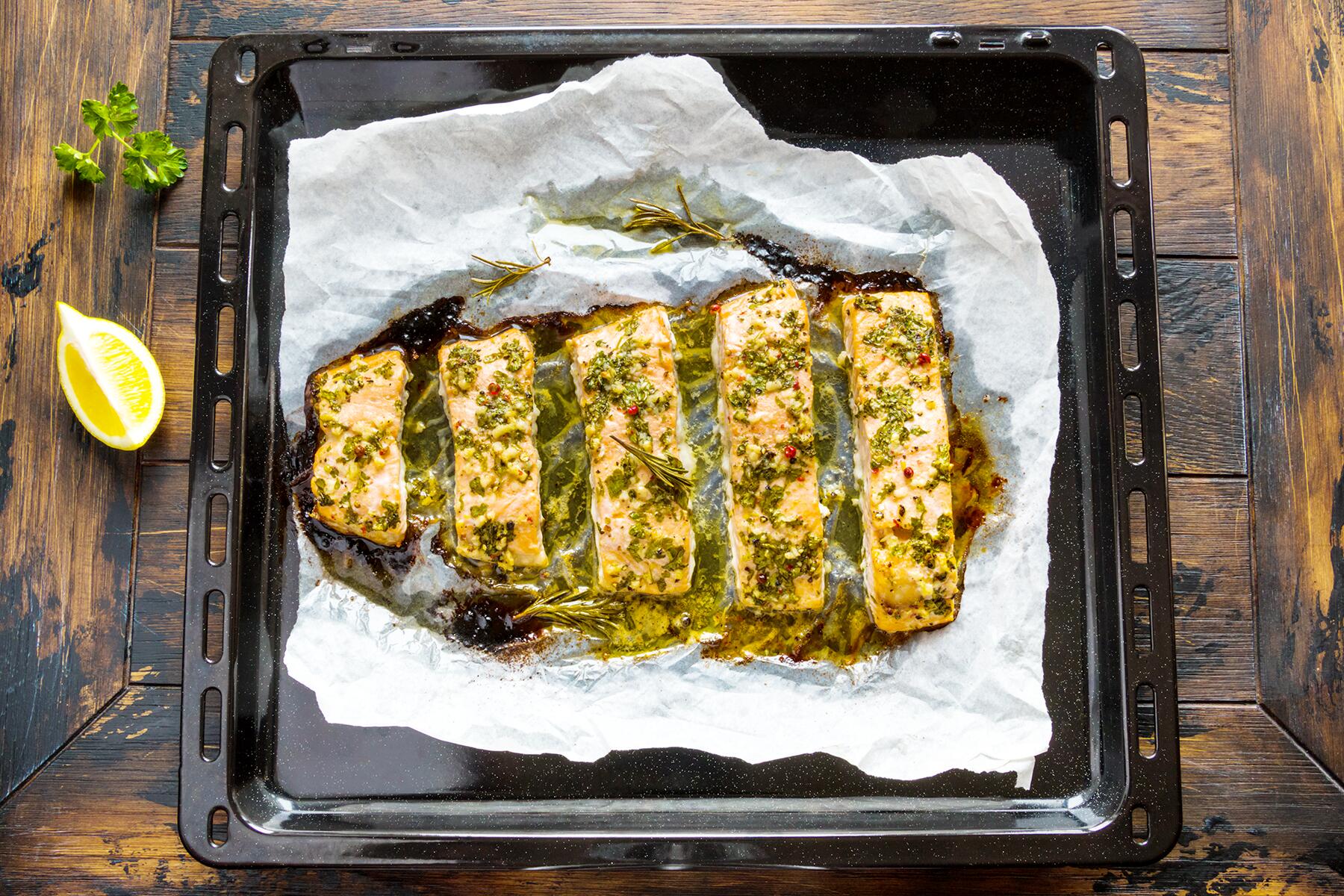 08_TurkeyAlternatives__SalmonRoastedinButter_shutterstock_589903058
