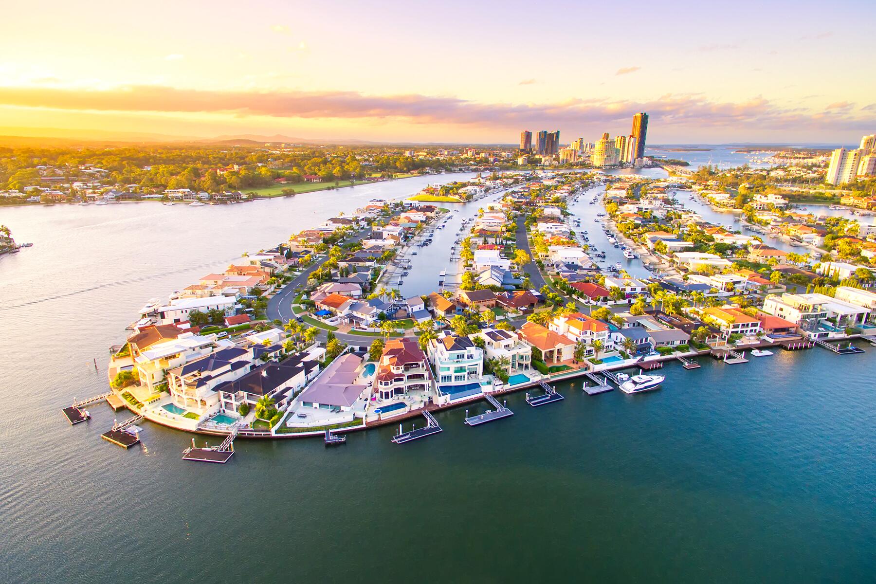 09_CanalCities__GoldCoast_shutterstock_561869218