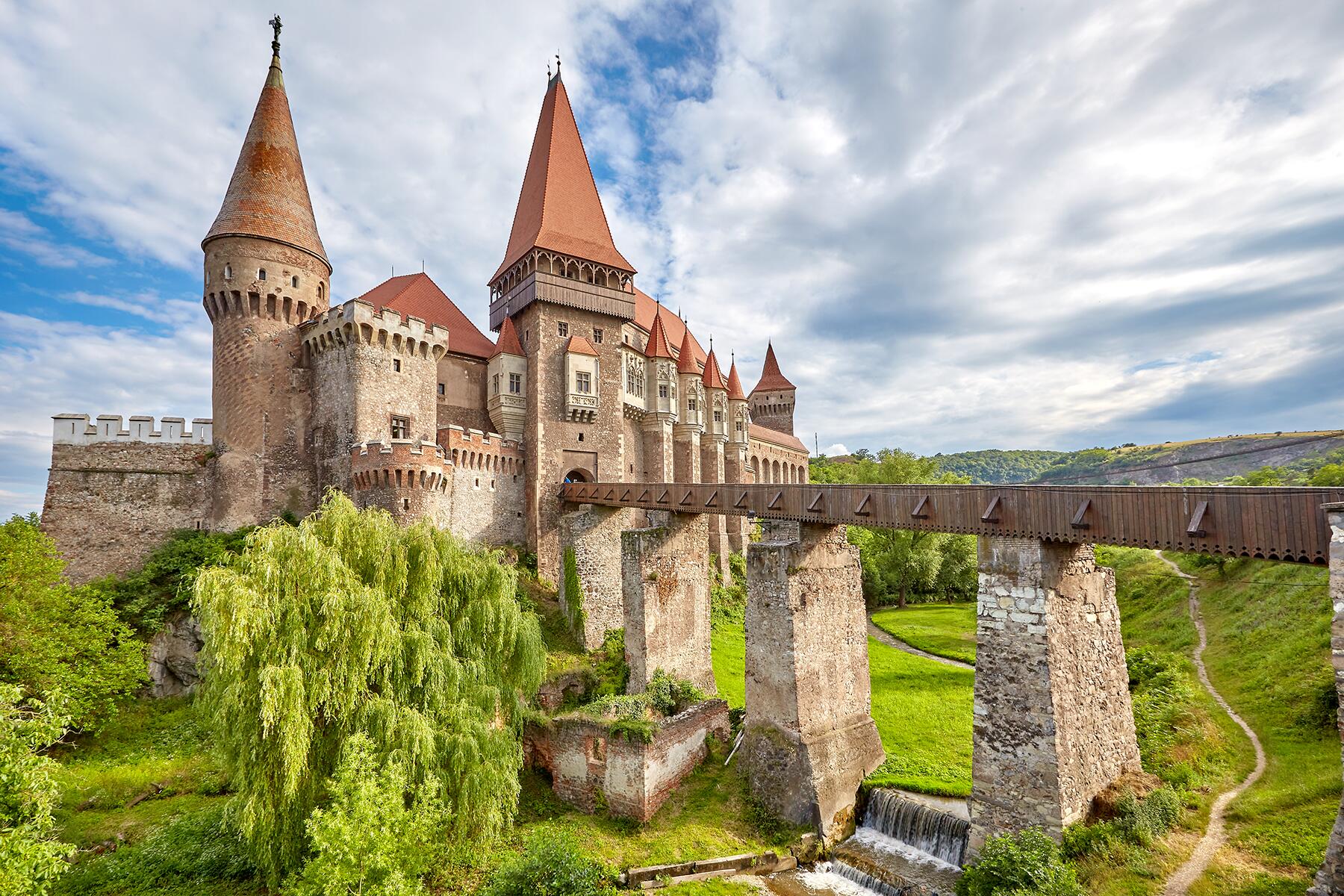 09_FairytaleRomania__Hunedoara_shutterstock_1733104271