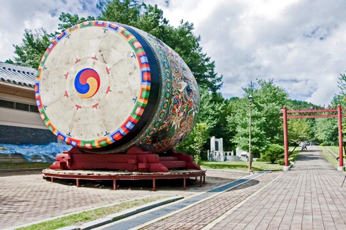 The 10 Largest Musical Instruments Around the World