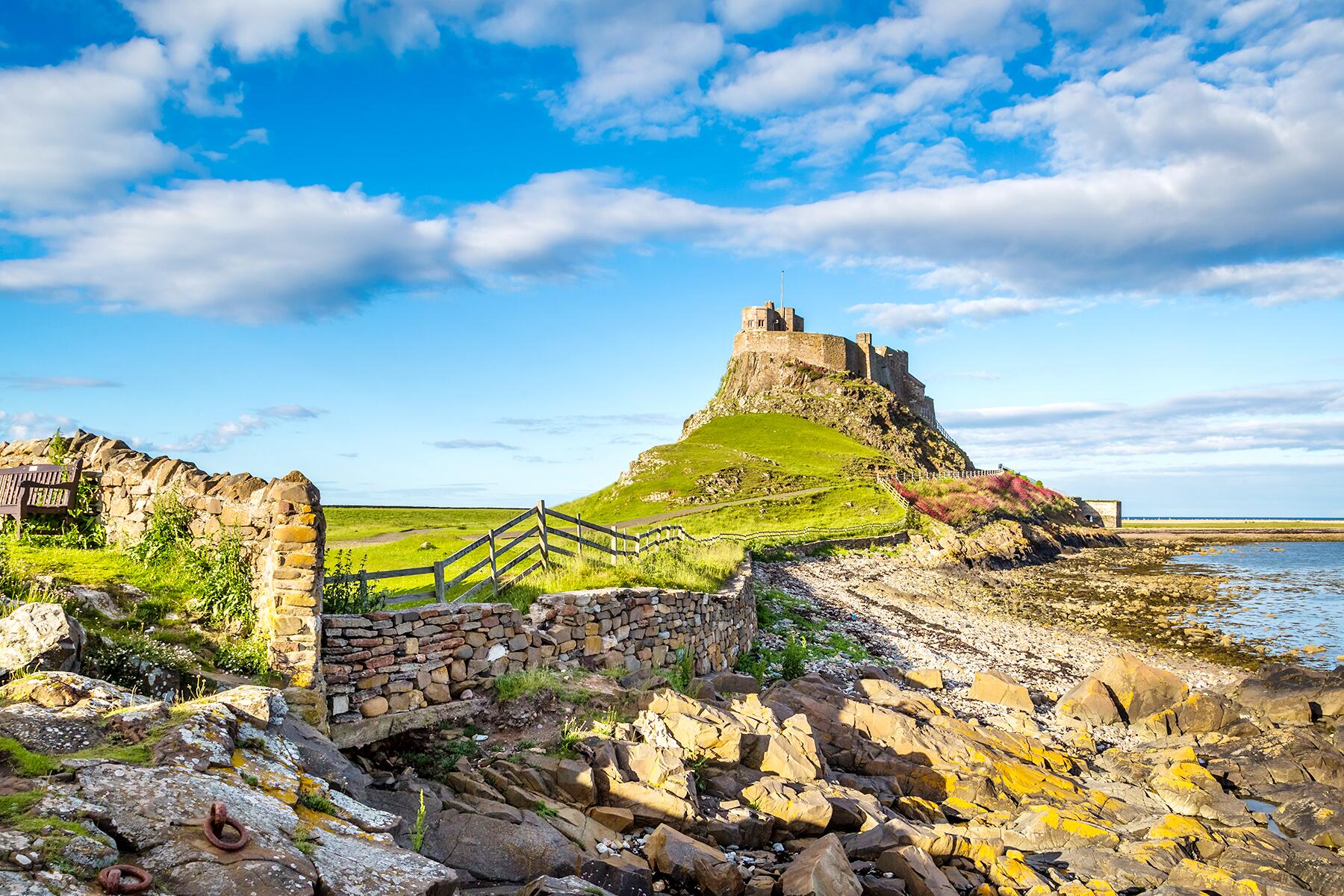 09_UKCastles__LindisfarneCastle_shutterstock_440523733