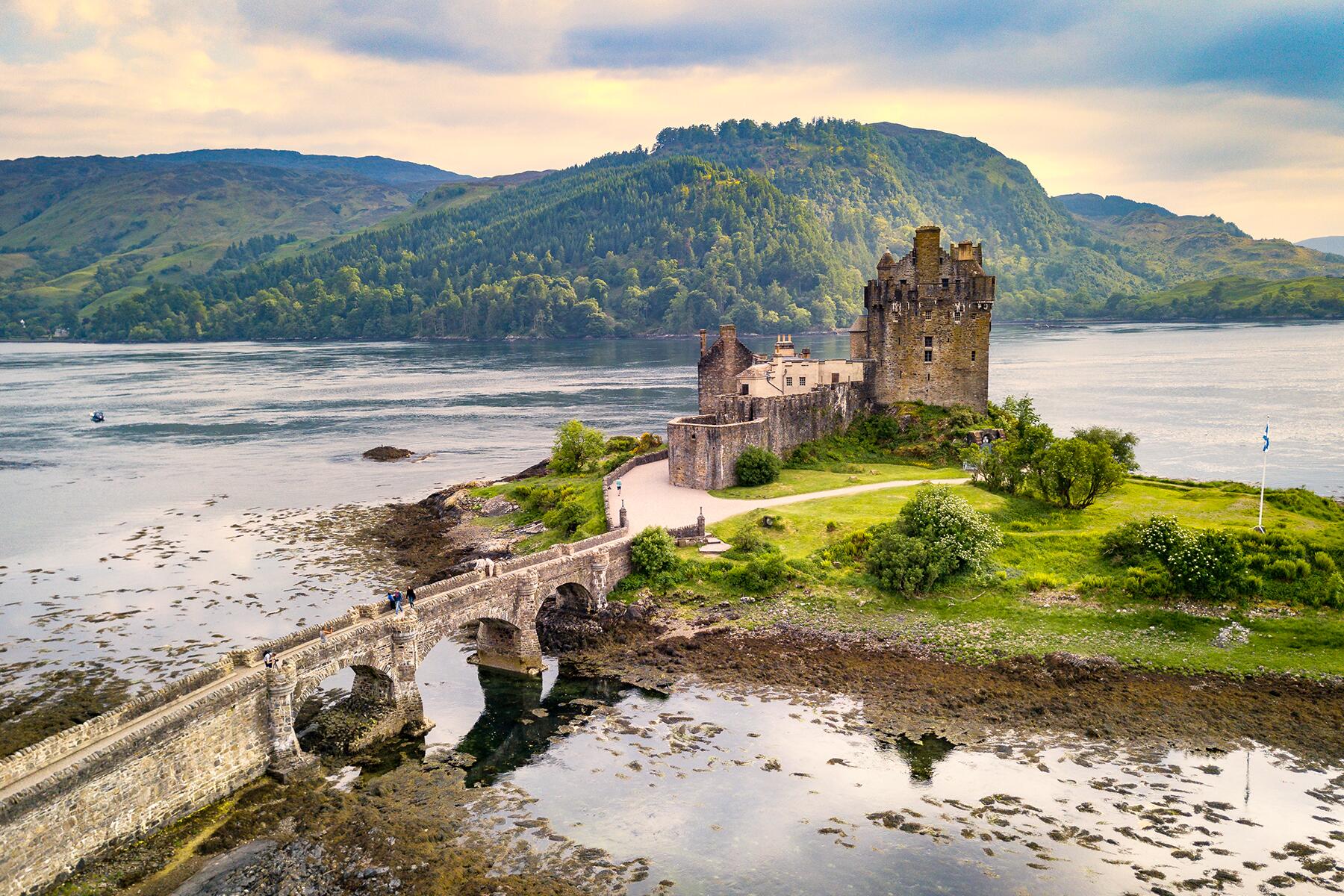 15_UKCastles__EileanDonanCastle_shutterstock_1615529086