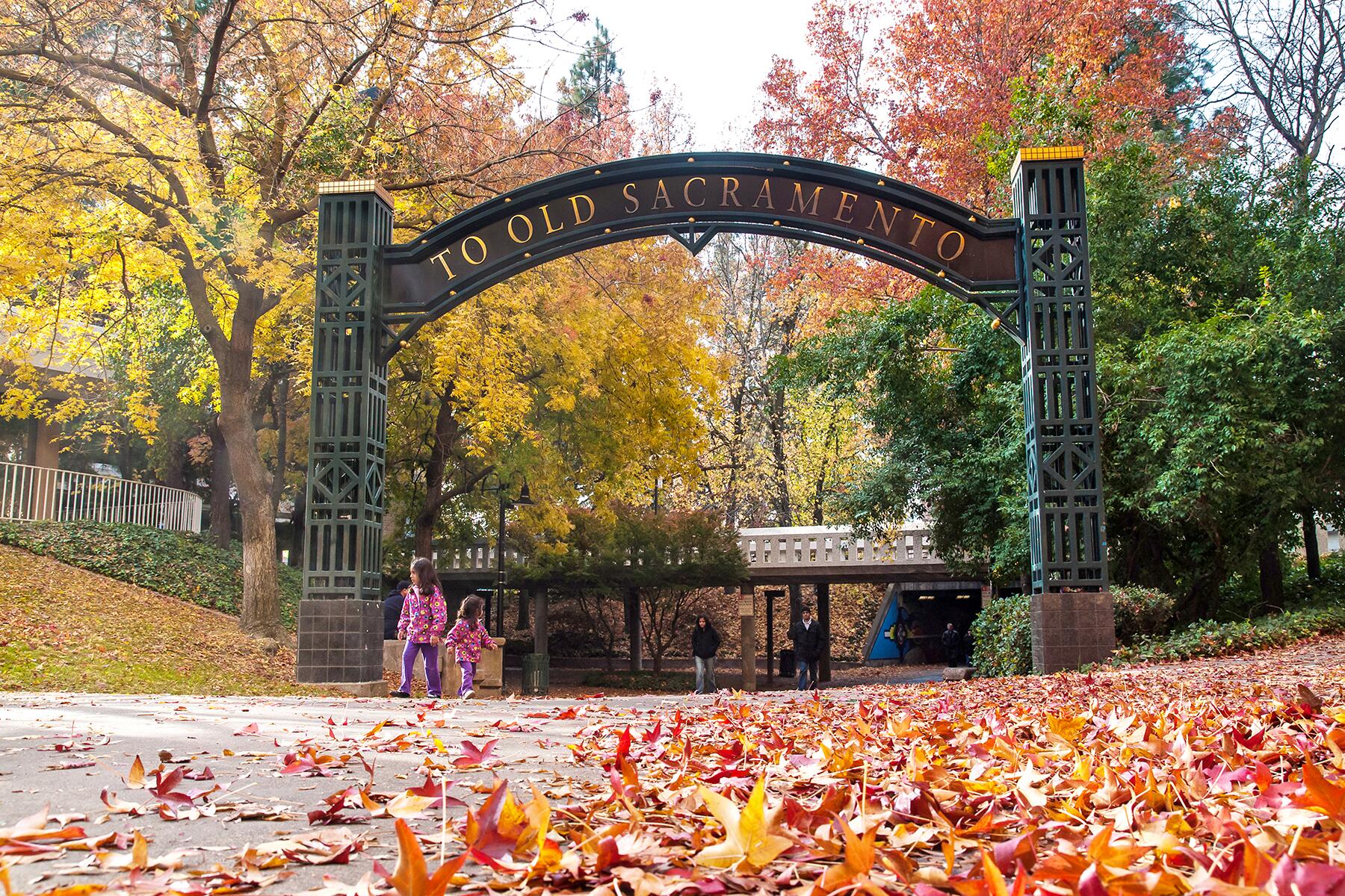 15_UnexpectedPlacesForFallFoliage__SacramentoCalifornia_dreamstime_xxl_45722016