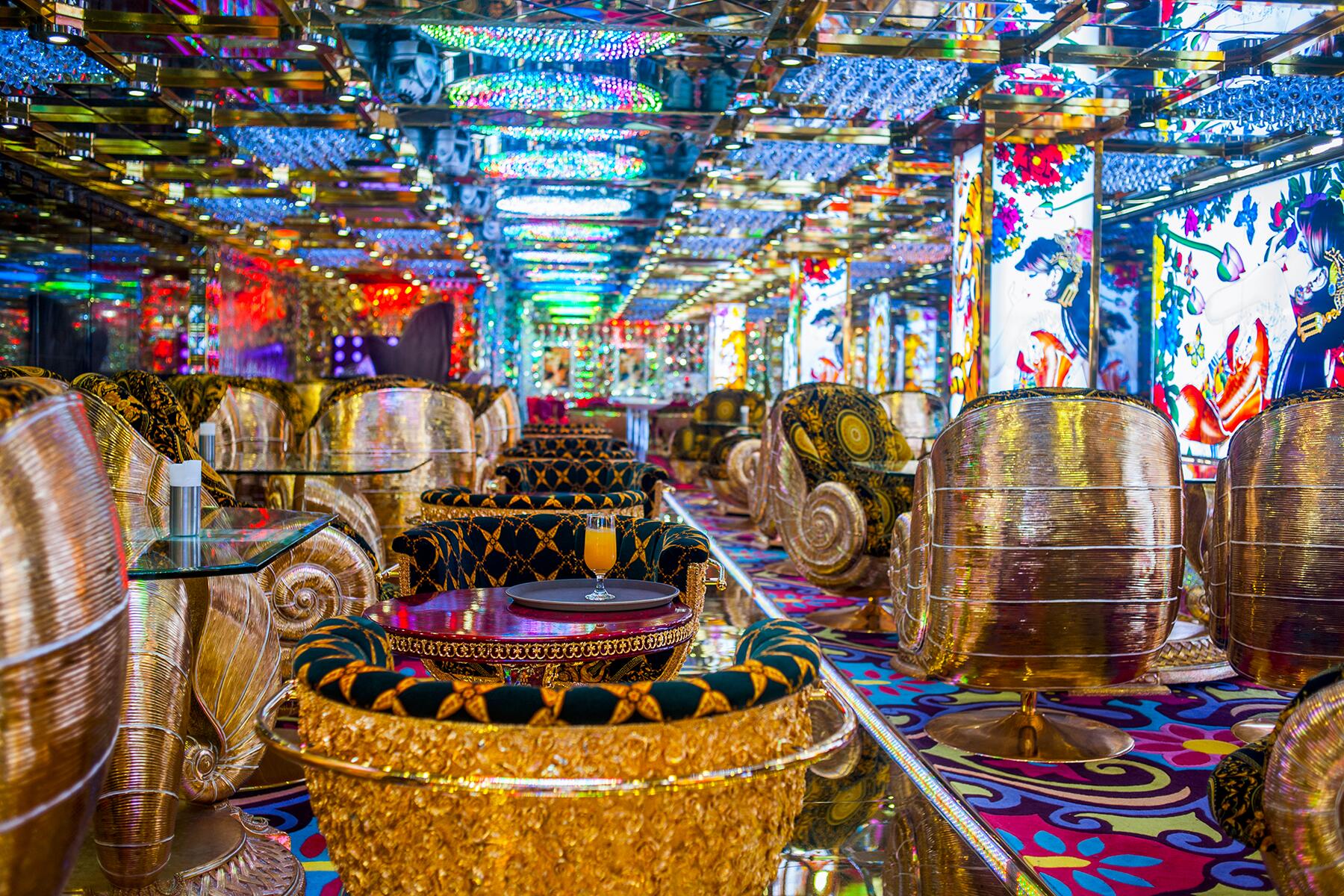 02_MaximalistWonderlands__TheRobotRestaurant_shutterstock_1646658136